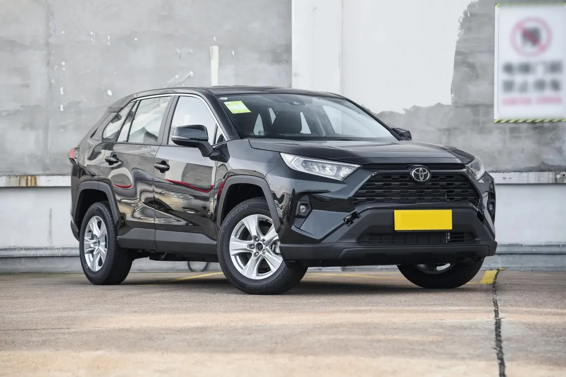 Подержанные автомобили Toyotas RAV4 Prime для продажи довольно подержанные