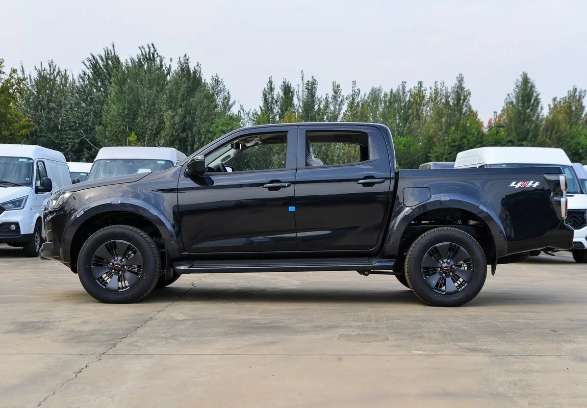 Brand New 4x4 Isuzu 4WD Petrol Car Automatic Gear Turbo Engine Left Steering Chinese Diesel engine Multi-Function Pickup Truck