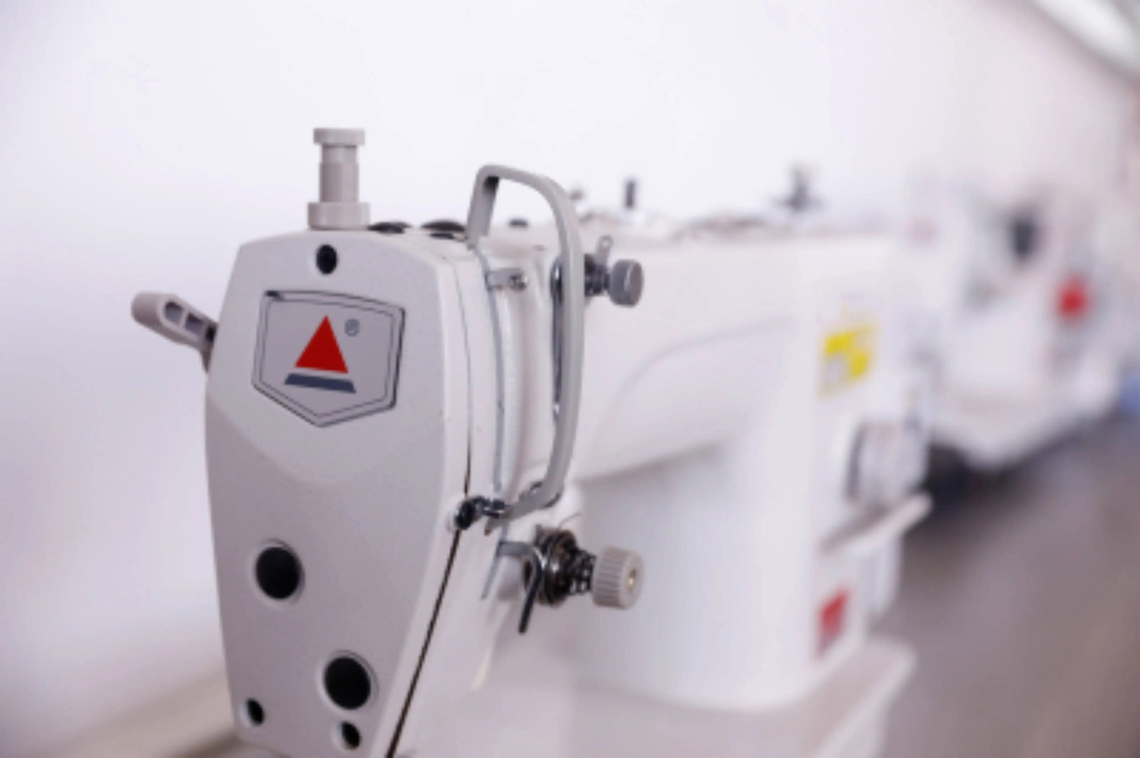 OEM New Style Direct Drive High-Speed Industrial Sewing Machine Electronic Lockstitch Sewing Machine For Garment Sewing