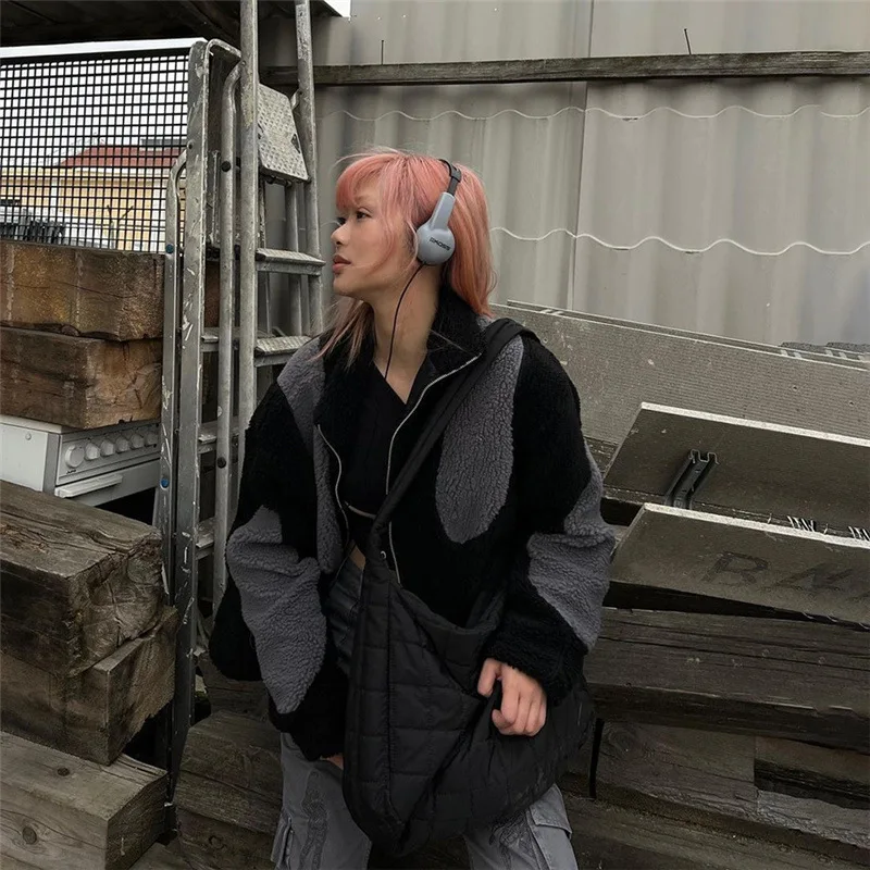 Wholesale new arrivals winter coat ladies streetwear contrast colors biker plush jackets for women 2022