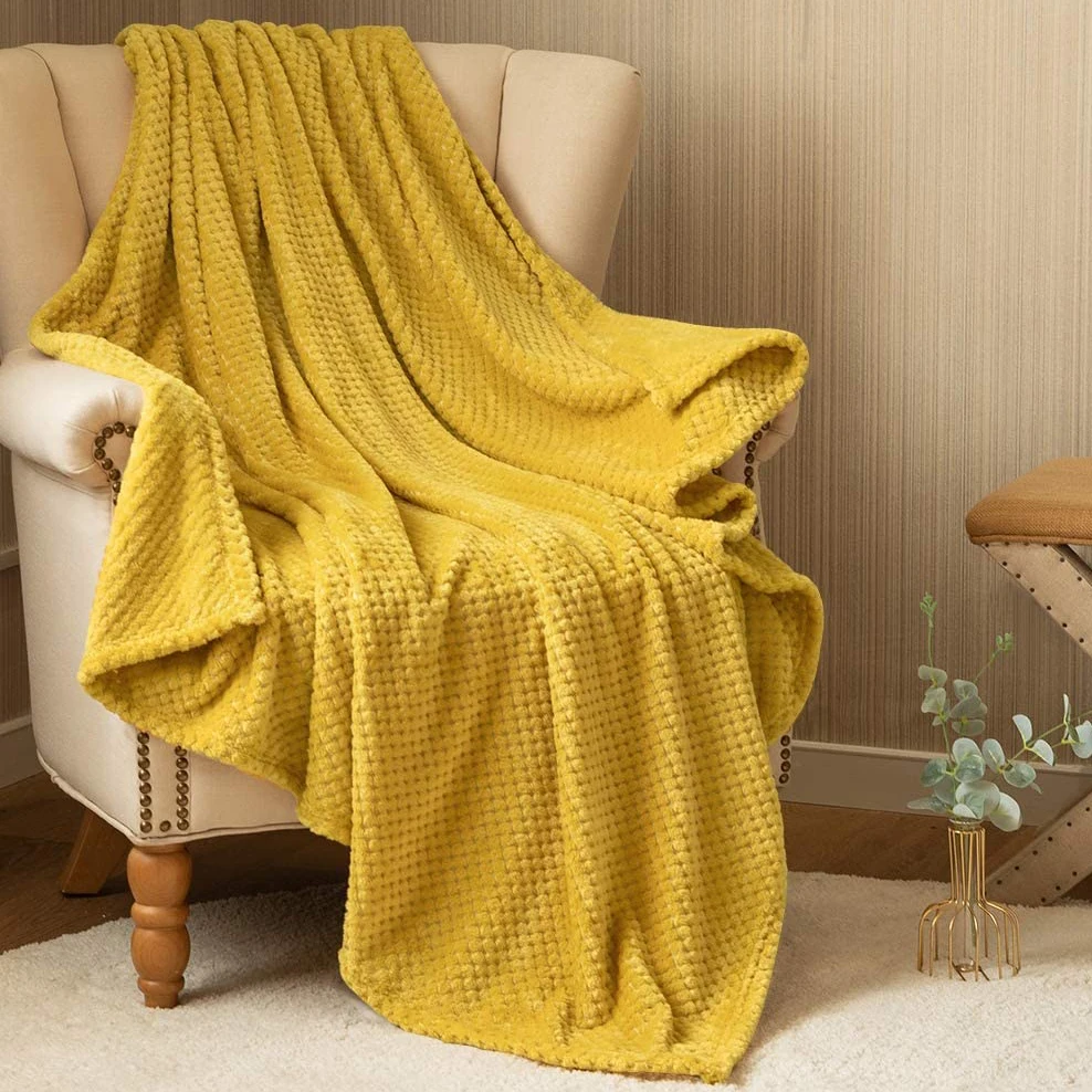 Lively Lightweight 120x160 220gsm No Fuzzing Pineapple Yellow Velvet Fleece Blanket For Couch Sofa Recliner