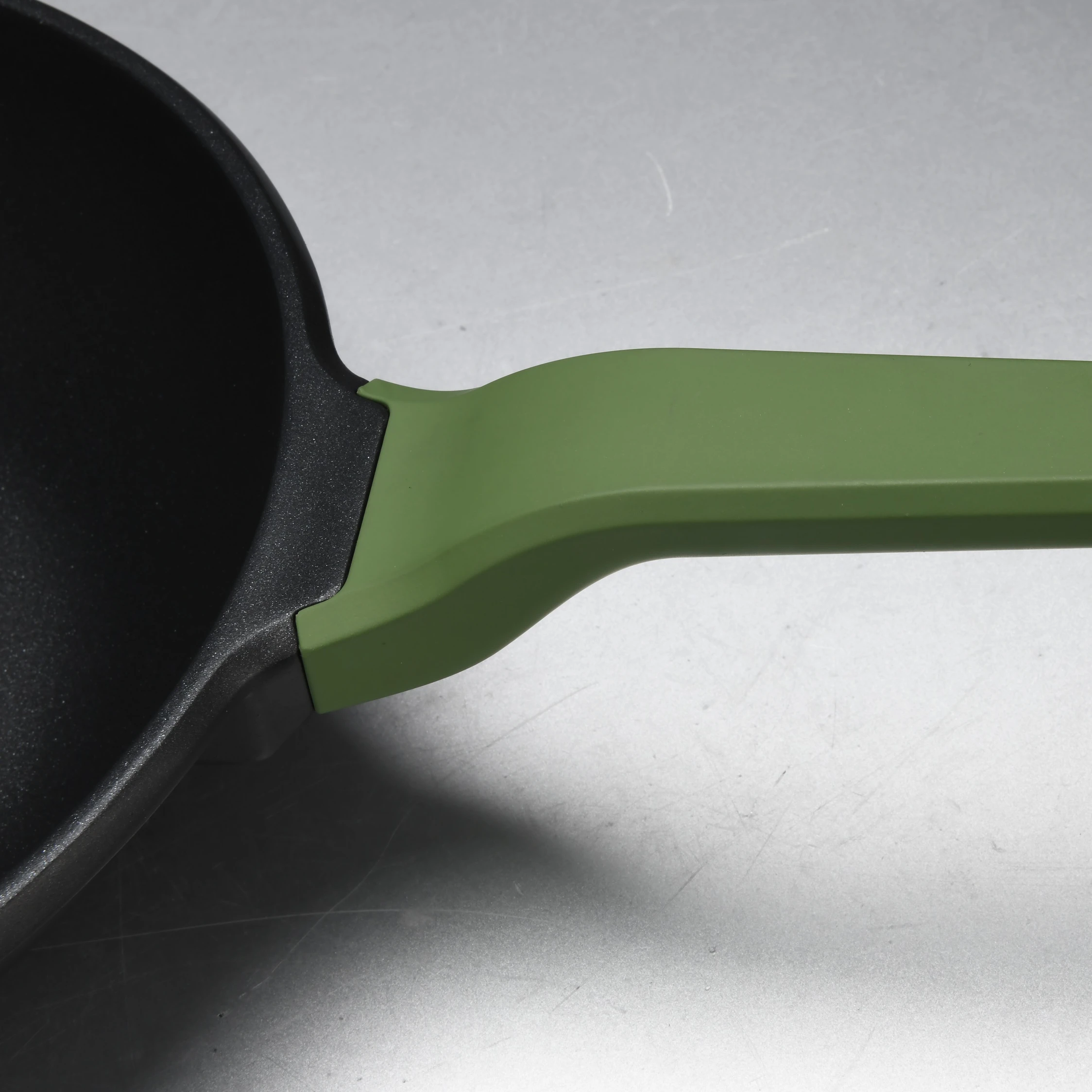 Long-handle designed frying pan round with fast heat transfer