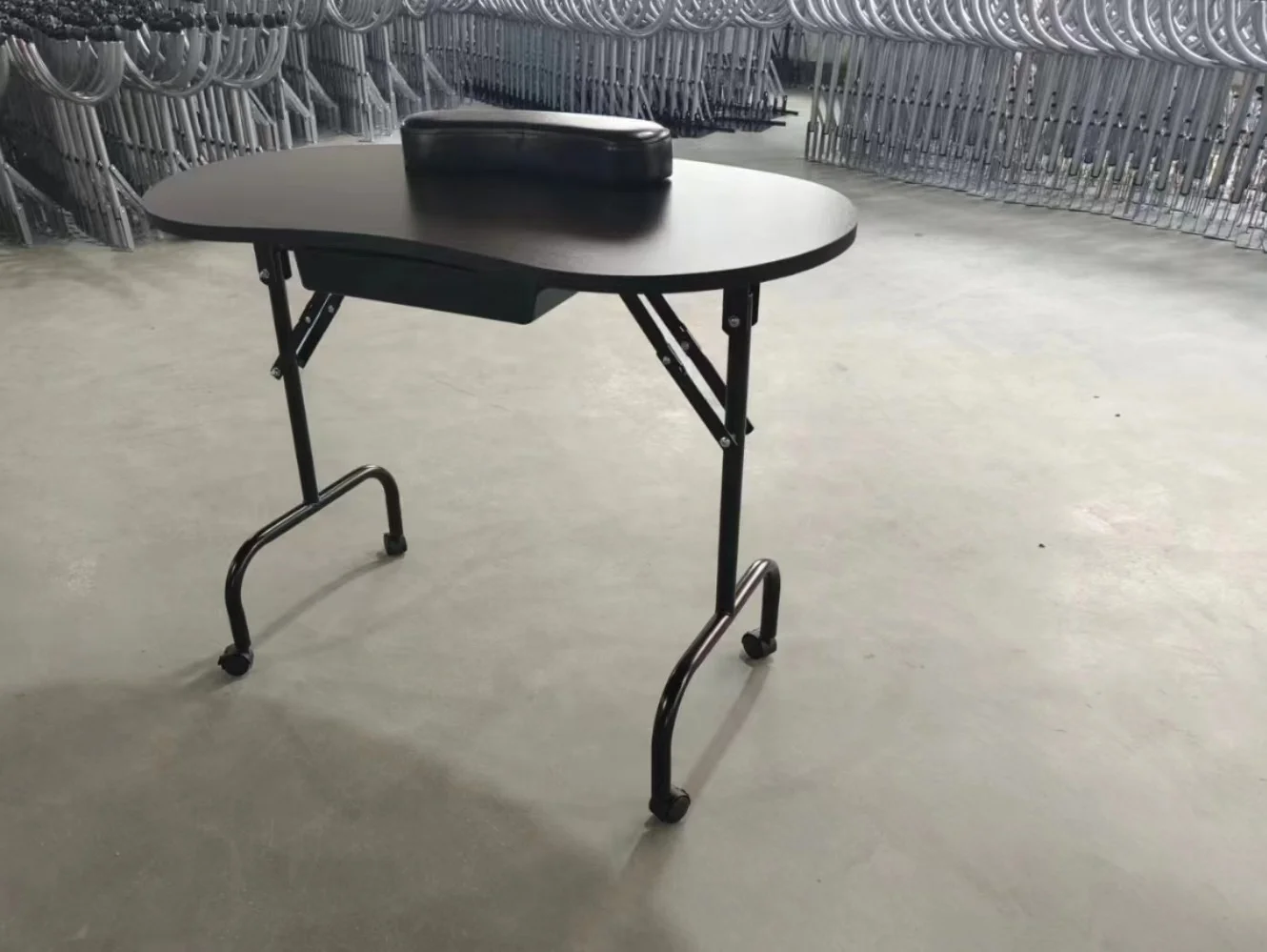 Hot Selling Black/White Wood Nail Desk Table Portable Style Salon Furniture Desk of Nails for Beauty Salon