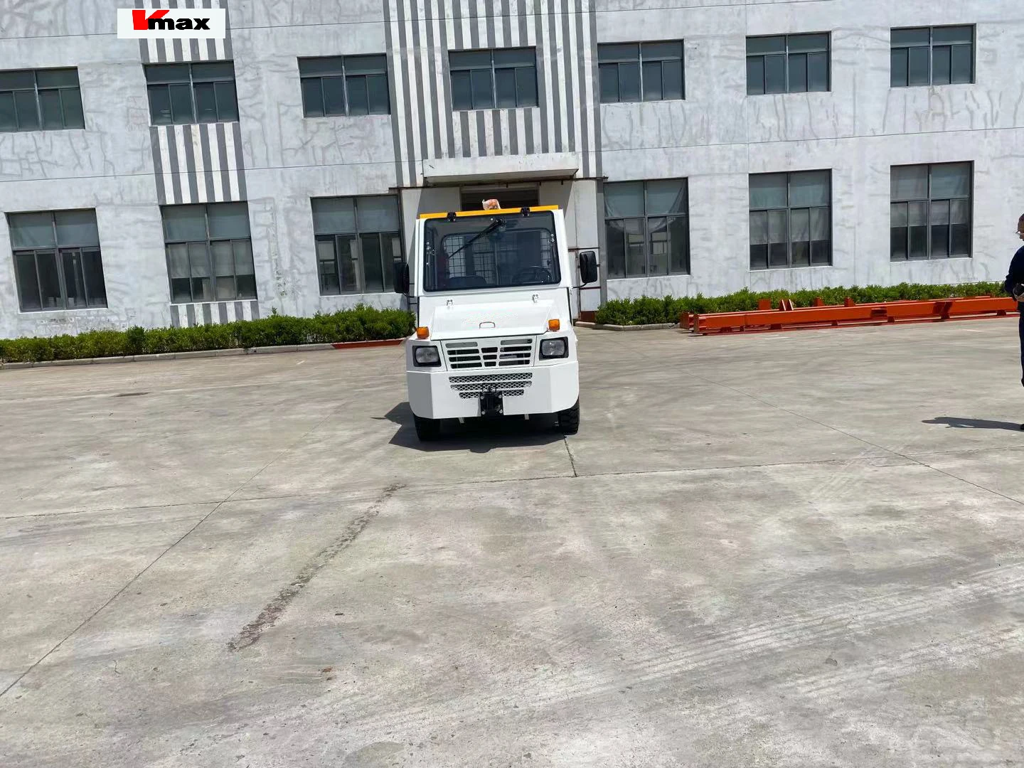 Aviation Airport Baggage Towing Tractor Diesel Electric Optional 2 Ton 2.5 Ton 3 Ton Aircraft Tow Tractor