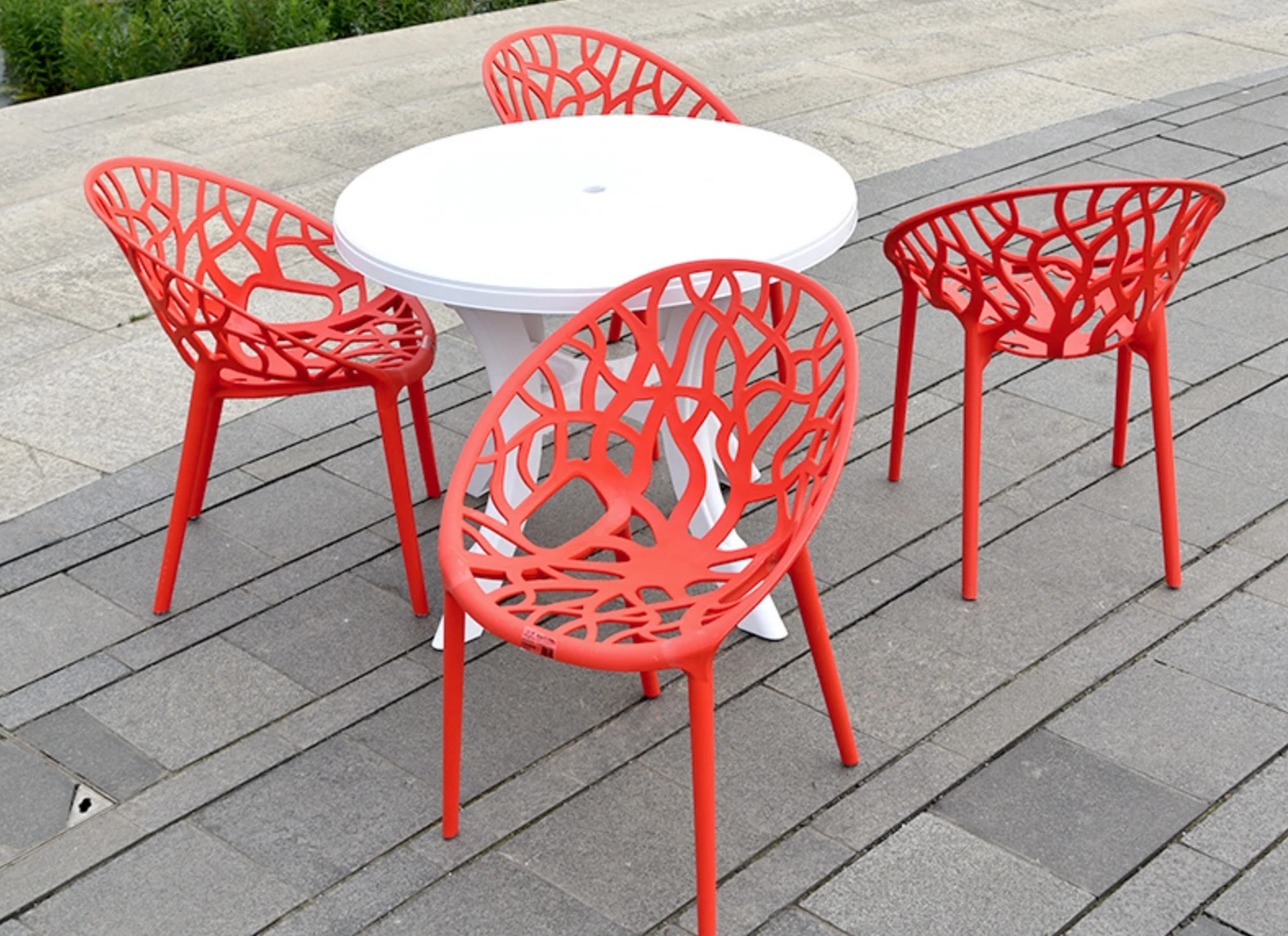 Modern Durable Colored Plastic Table and Chair Set for Bedroom Home Gym for Outdoor Hotel Entry Warehouse Laundry Use