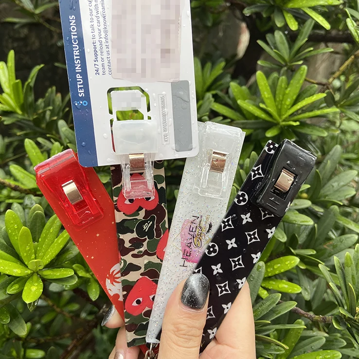 Custom Designer Debit Card Pullers Key Chain Cute Credit Card Puller Keychain With Clip