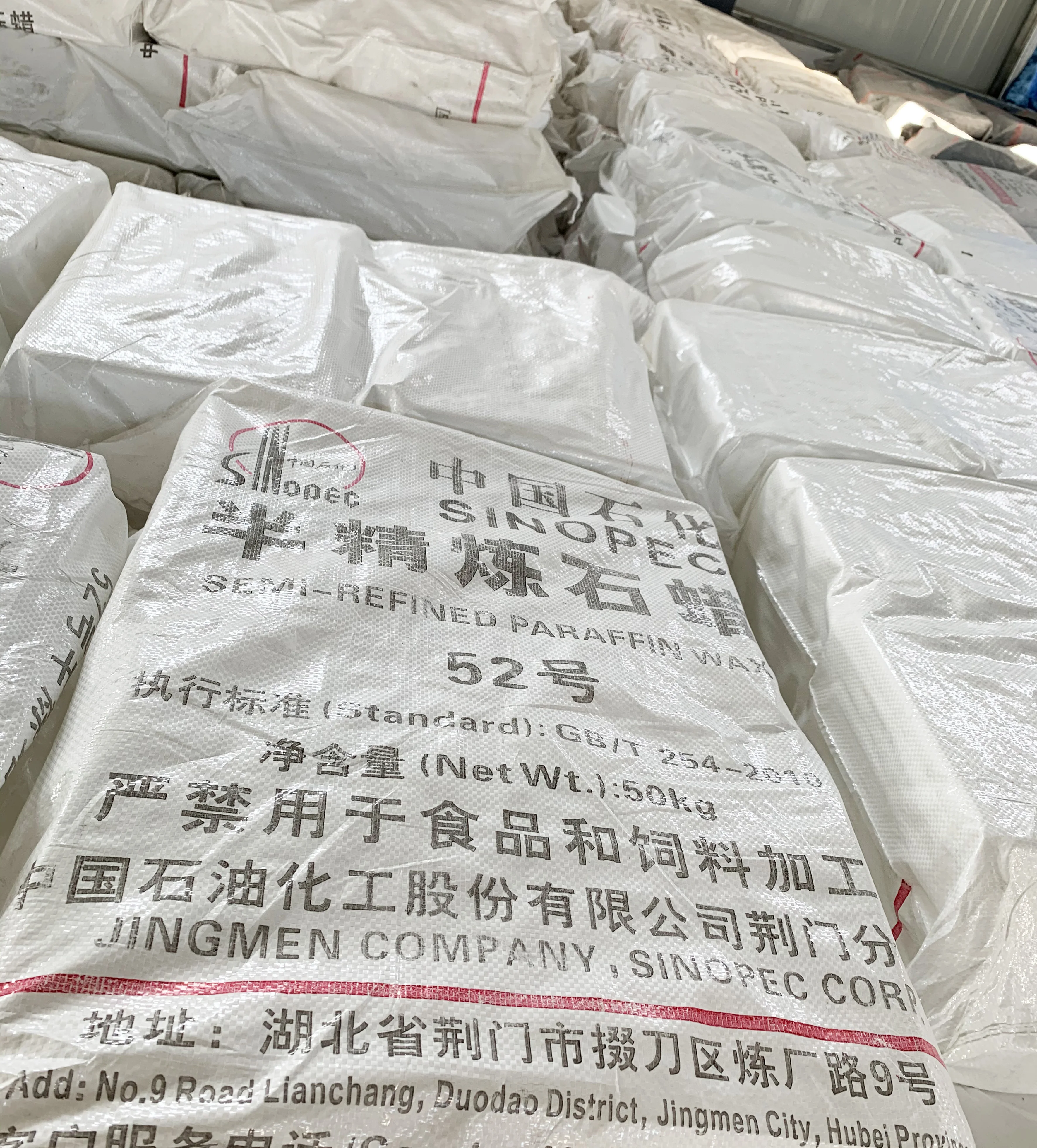 Wholesale China Supplier High Quality Fully Refined Semi Refined Crude Paraffin Wax for Candle Making in Bags