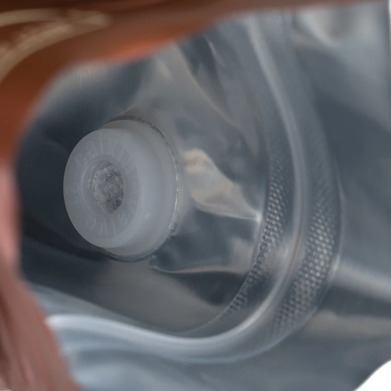 China manufacturer matt flat bottom black and white stand up coffee been pouch bag 250g 500g 1 kg with zipper and valve