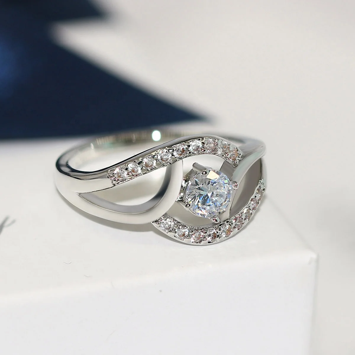 Affordable Stock Products 18K White Gold Plated 4.5mm Cubic Zirconia Marriage Wedding Ring R508