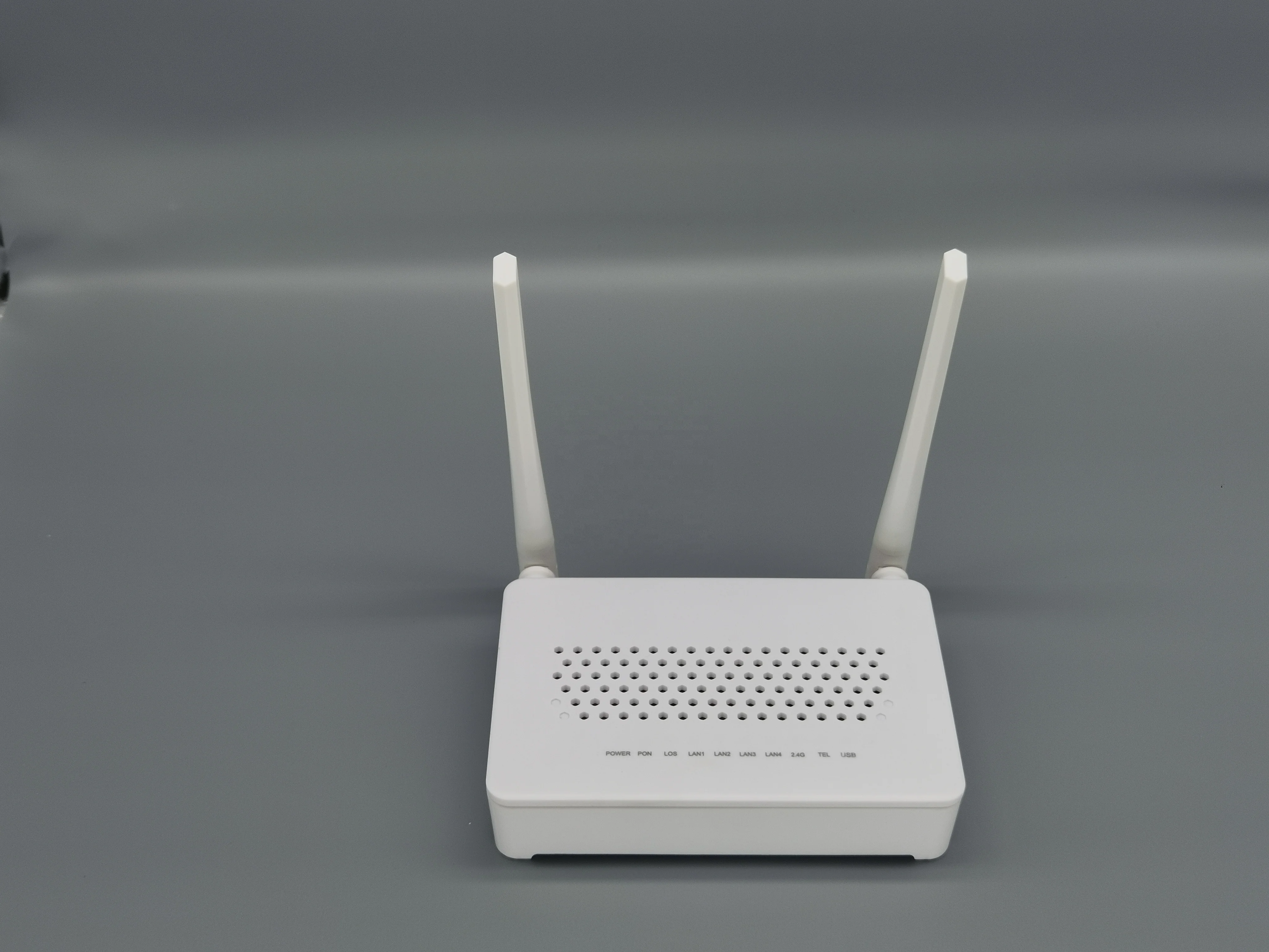 ZXG411A Xpon 1GE 3FE 2.4g Wi-Fi 1*VoIP Pot Gpon ONU Gpon router