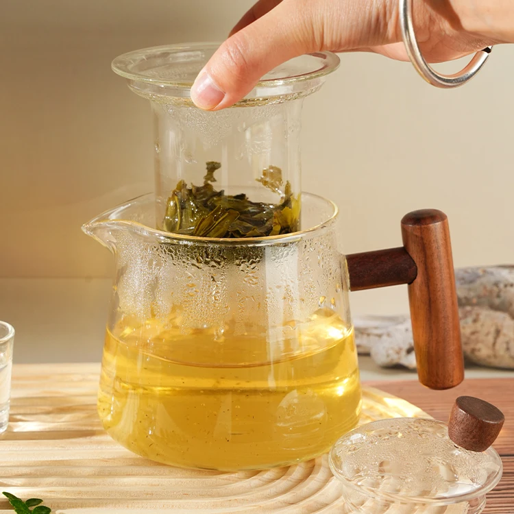 700ml High Borosilicate Glass Jug Wooden Handle Tea Strainer Jug Household Cold Kettle High Temperature Resistance