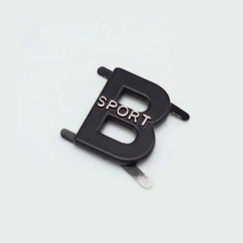 Черная декоративная пряжка с алфавитом