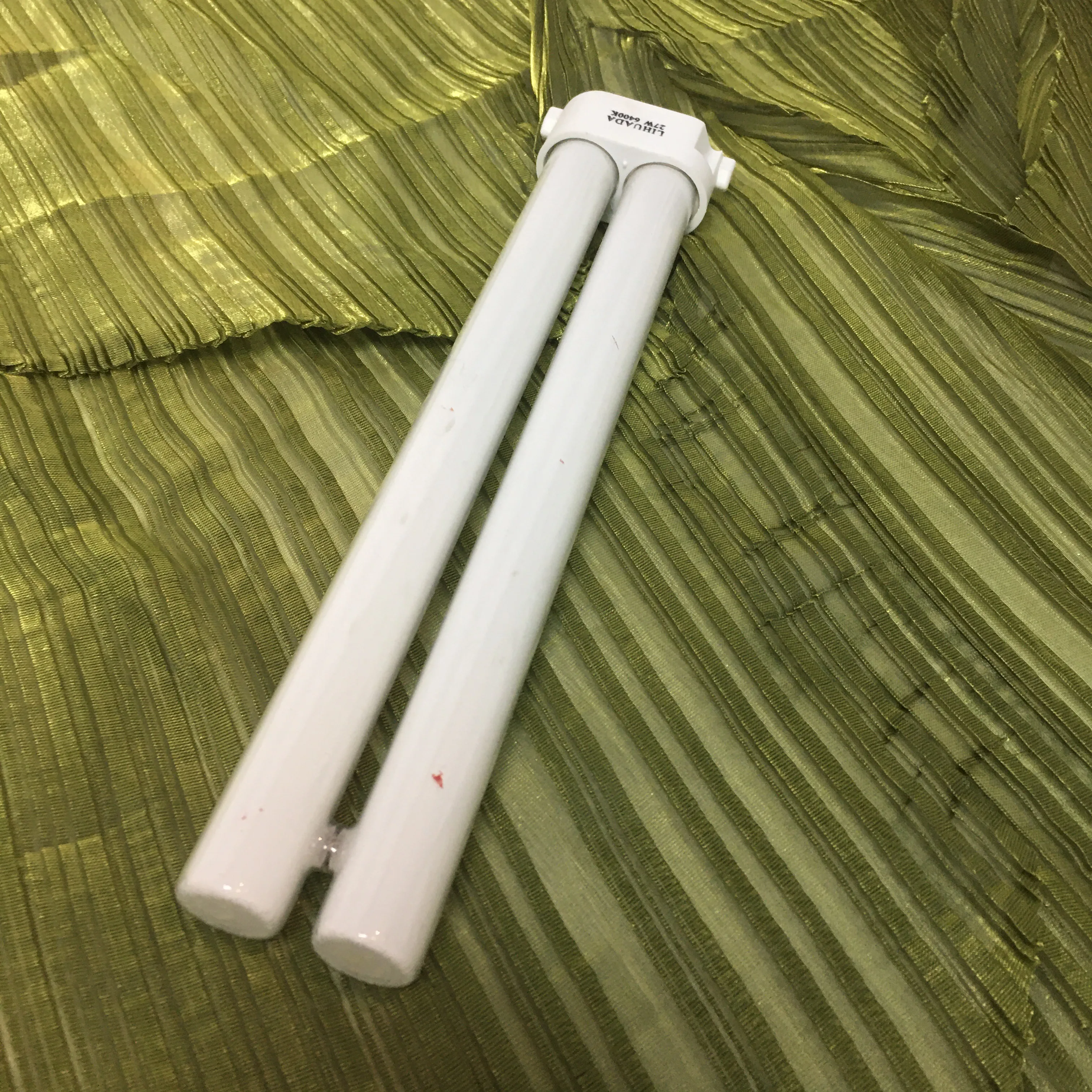 High-End Technology Manufacturing 220V Long Service Life 13W Square Four-Pin Corrosion Resistant Fluorescent Lamp