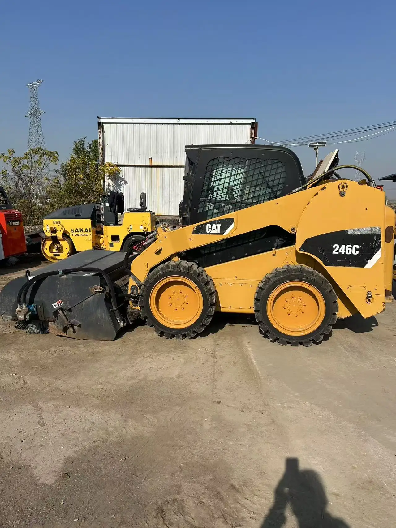 Secondhand Cat Used 246C Mini 246D 262 246c 262D Front Loader Tractor Small Design Wheel Attached with Hydraulic Pick-up Sweeper