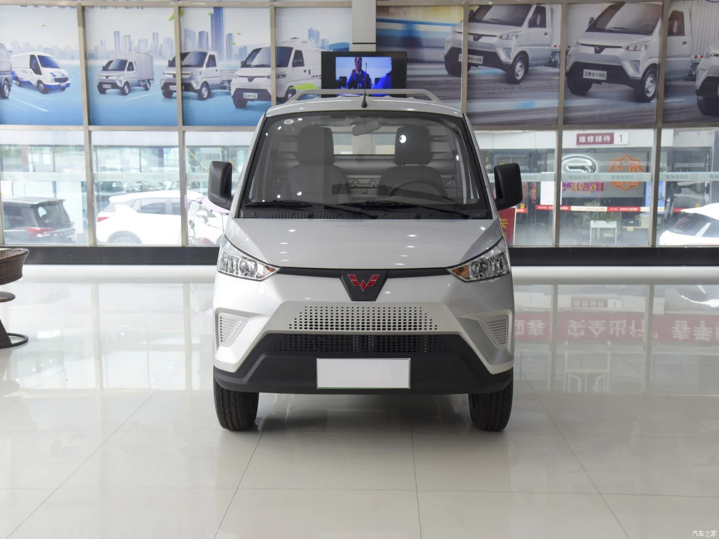 Chinese Used Cars Wuling Glory Small Truck EV New Energy Electric Vehicle Caliber Truck High Performance for Business
