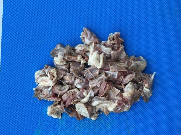 Automatic poultry chicken duck meat cutting machine with belt feeding inlet and outlet