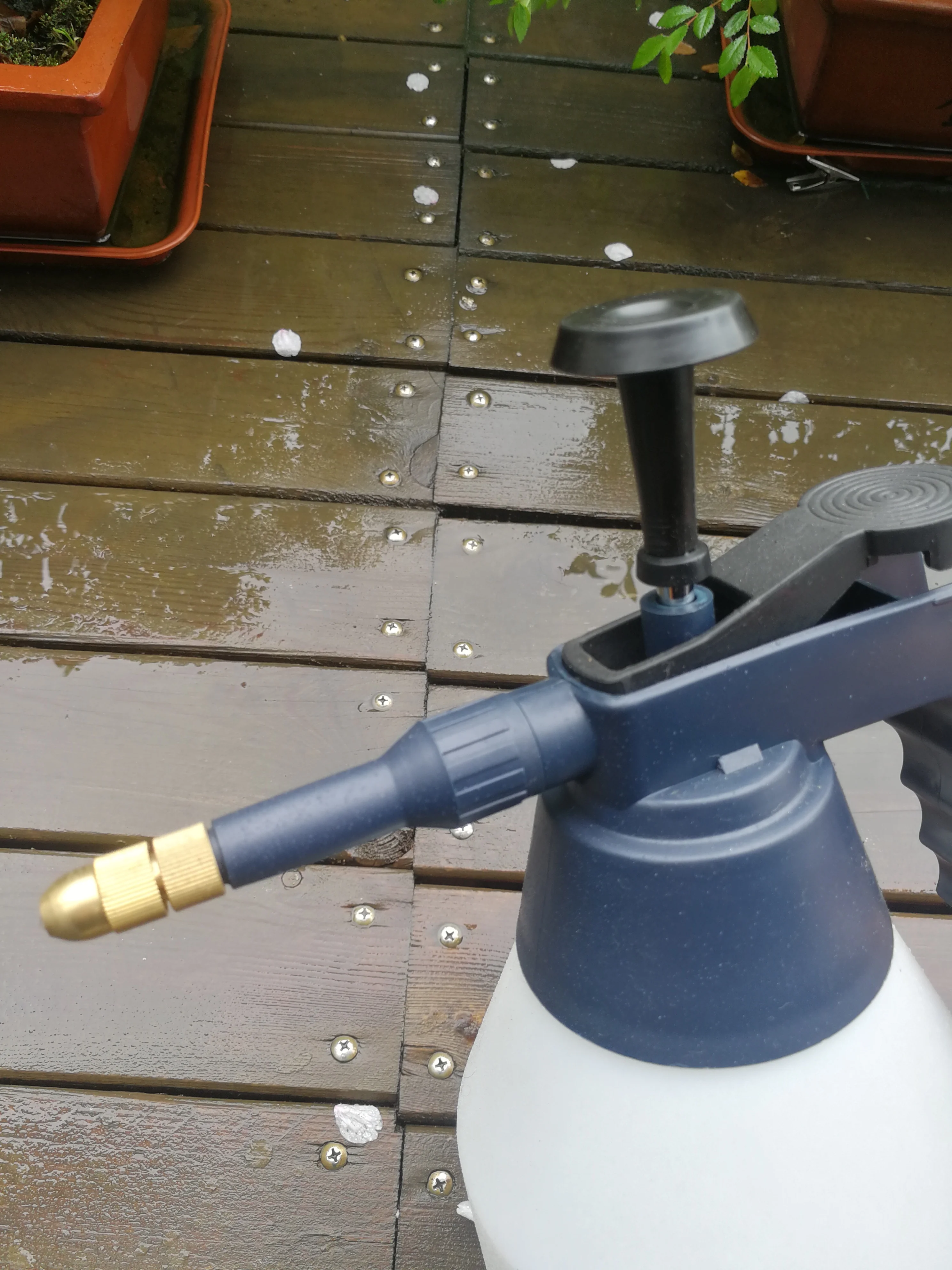 1.5L watering pot Handheld Large Pressure Pump Sprayer