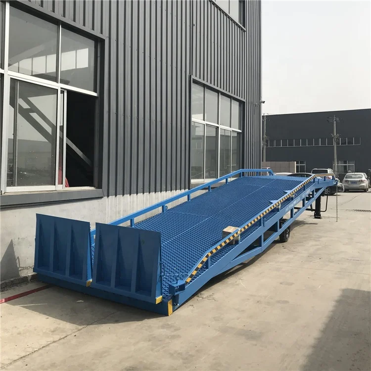 Container  Portable Loading Dock Ramp Platform Mobile Boarding Bridge Mobile hydraulic loading and unloading platform