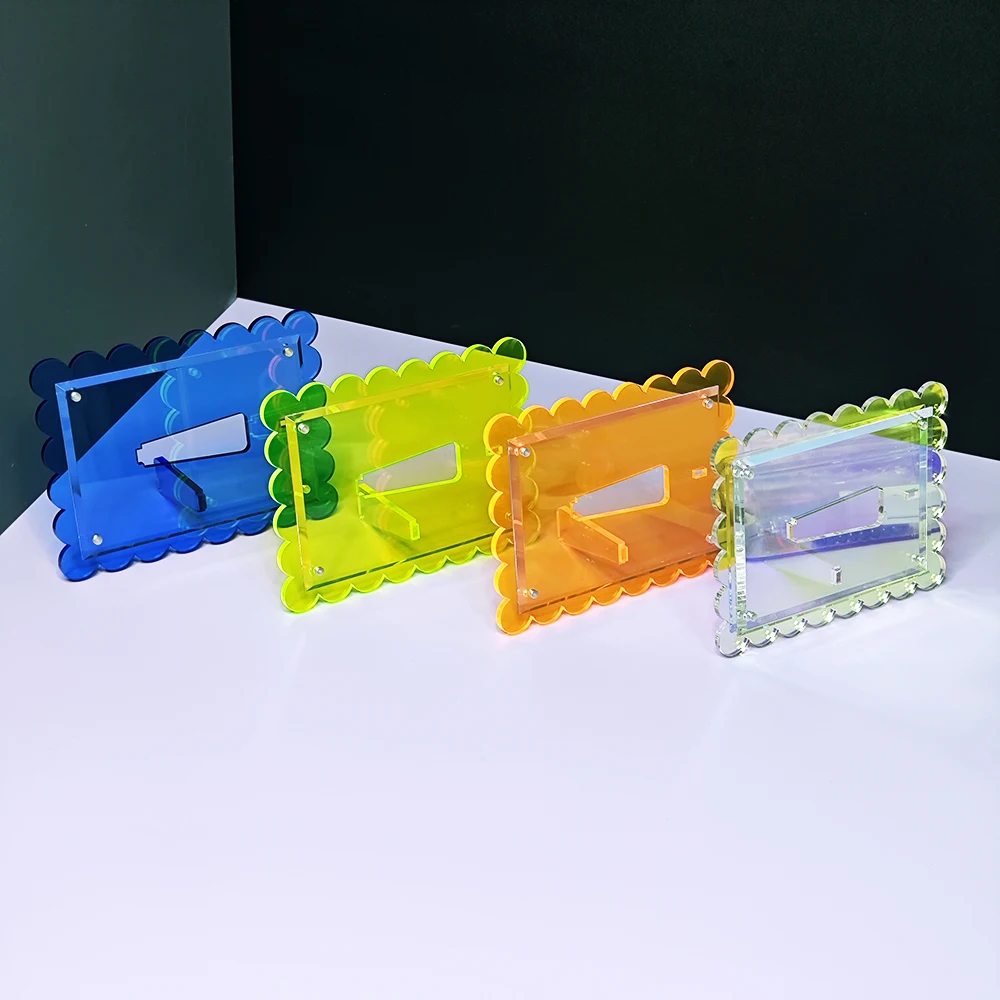 Wholesale Clear Magnetic Acrylic Scalloped Photo Frame for Vertical and Horizontal Display