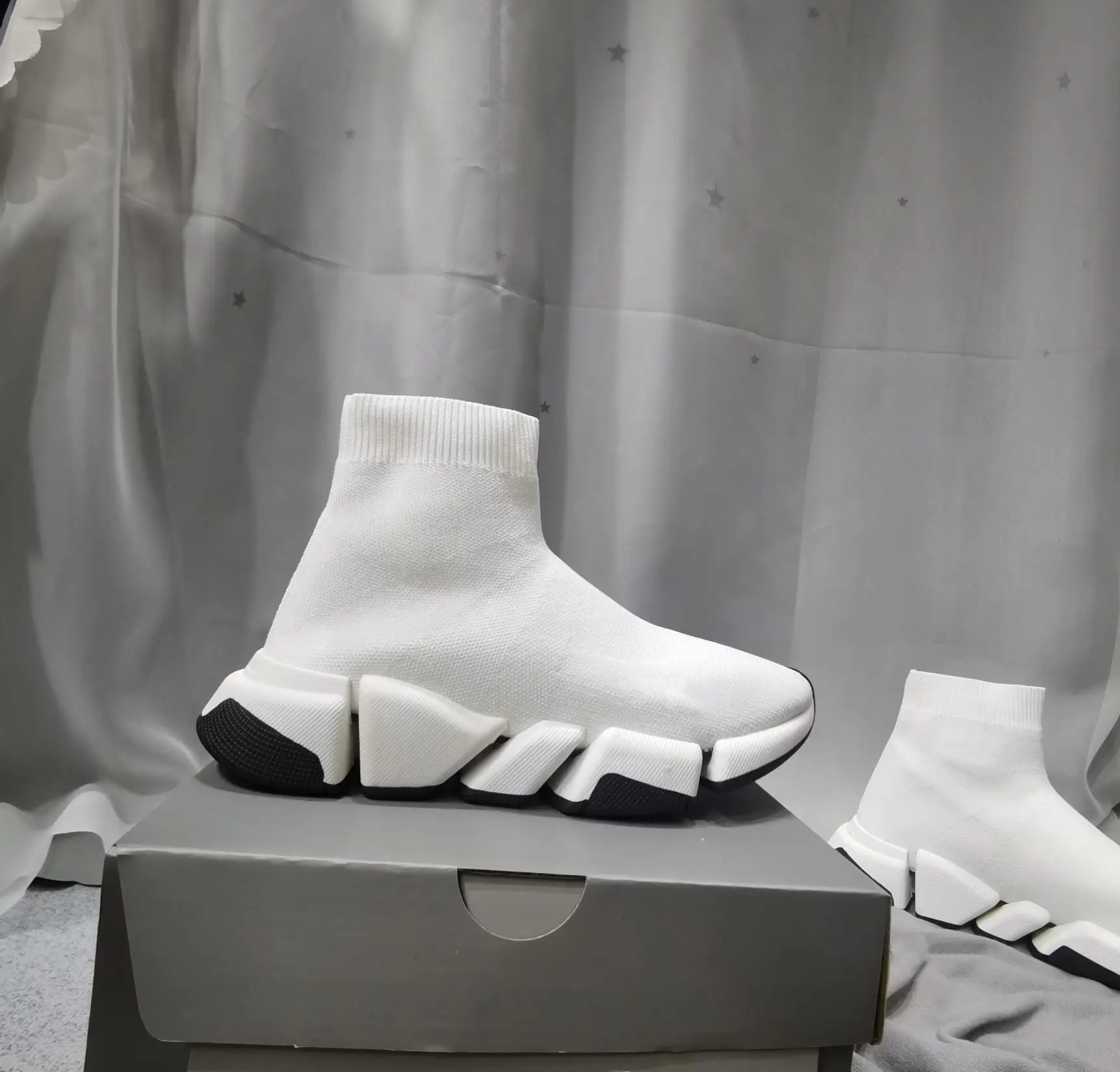 2022 Wholesale High Quality Fashionable Best-selling Brand Trainers Men Women Casual   Sock Shoes