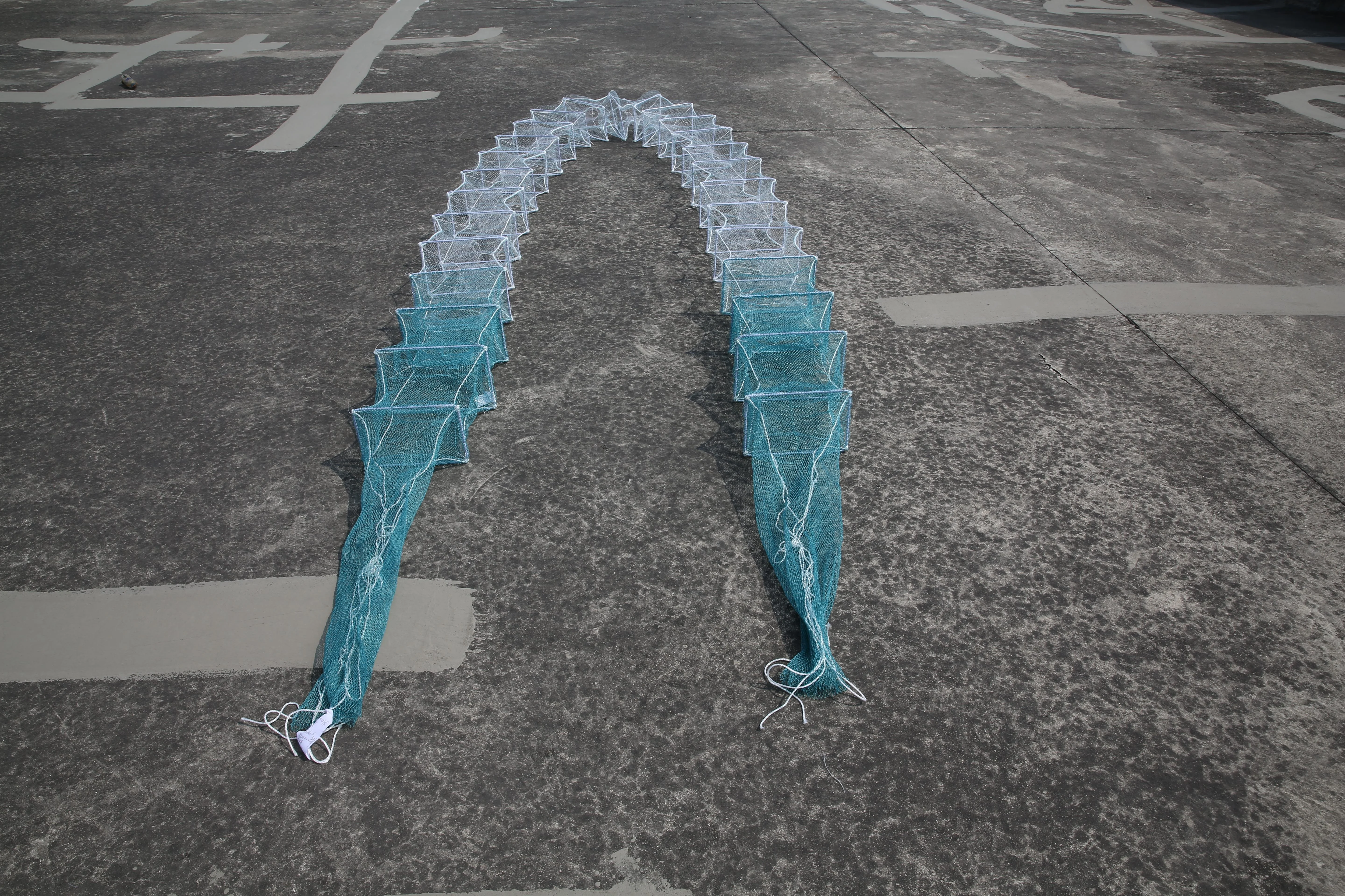 Wholesale foldable 21x32x27(8ply) Long Tail Train Fykes Minnow trap  Lobster Pot Trap Dua Ikan Bubu Naga Bento Naga Bito Naga