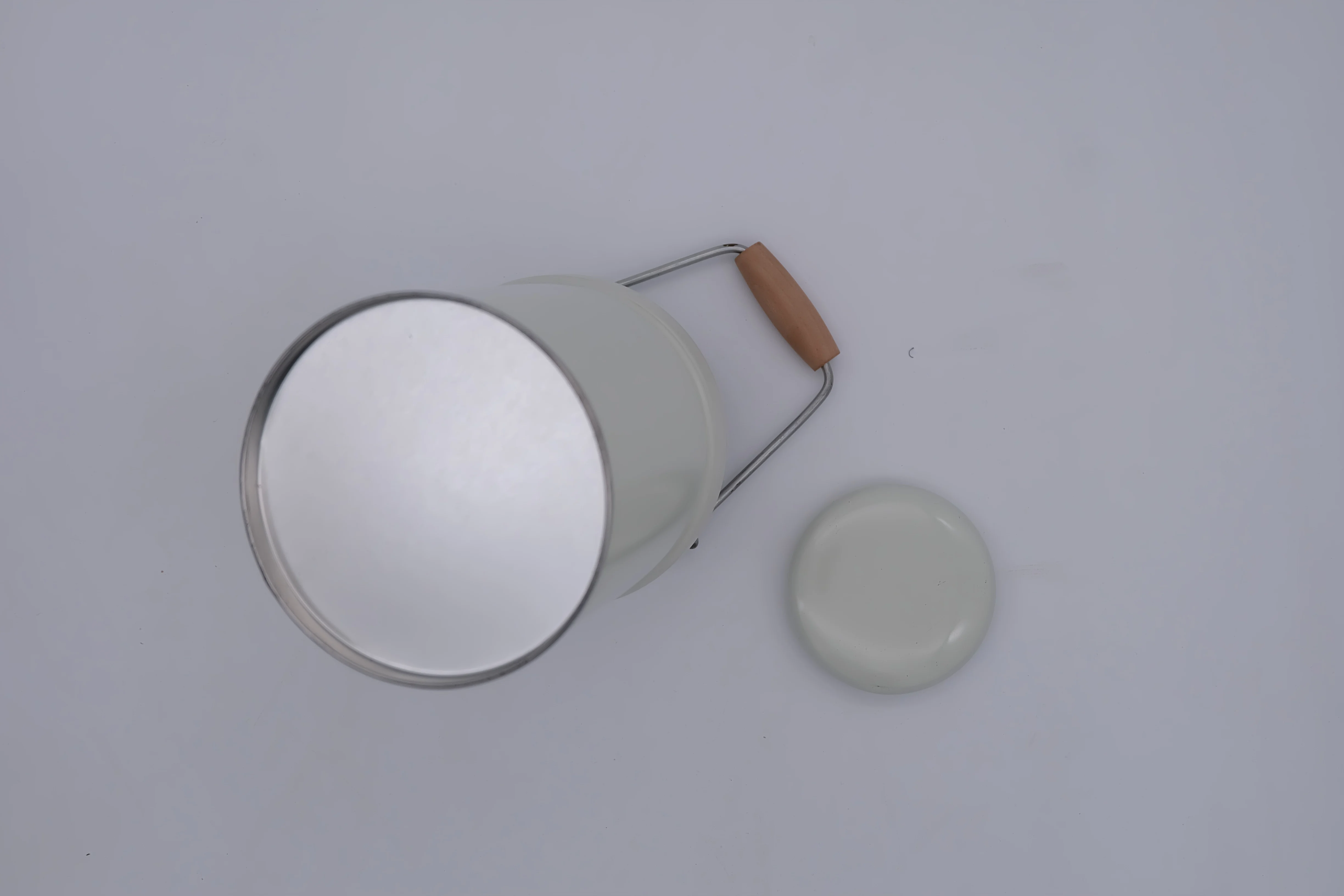 
* wholesale custom milk can tea coffee food grade candy mint medicine fancy tin box can cajas D 86 * 147 mm 