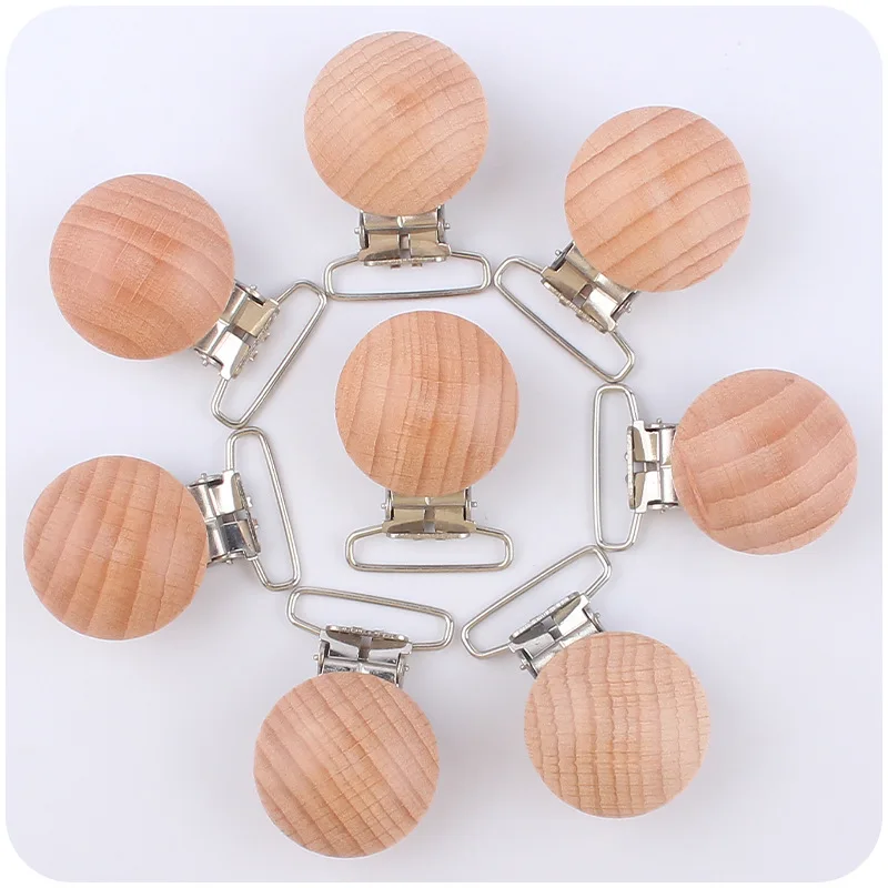 Custom Engraved Logo Natural Beech Wood Pacifier Clip Bead Wholesale Teether Accessories Baby Pacifier Clip 2022 New Design