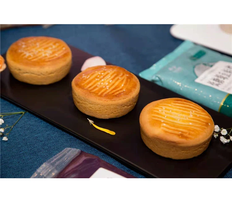 Hot Sale Plastic Packaging  Delicious Food Liquid Custard Moon Cake Gift Box Pastry in Stock