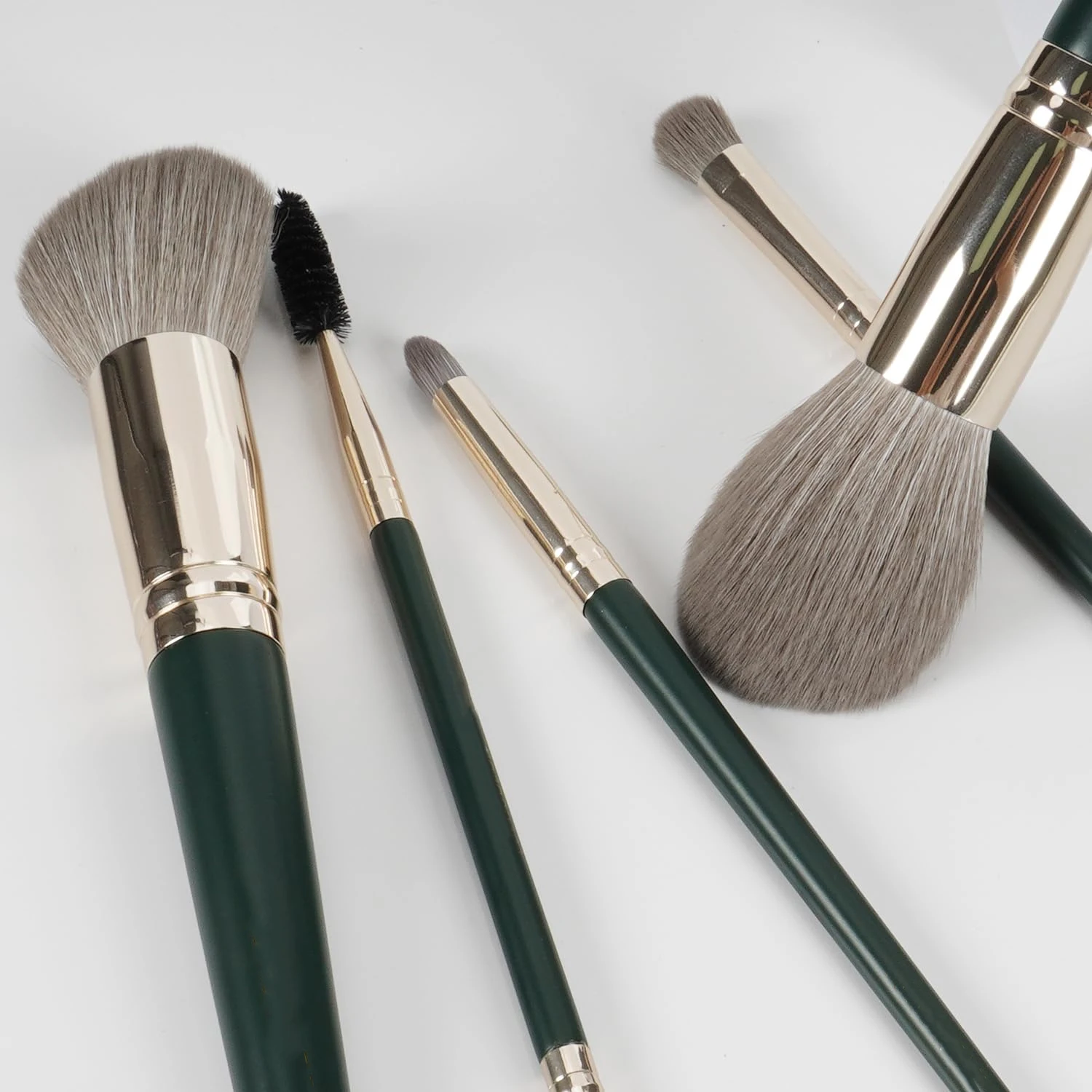 5-Piece Multifunctional Travel Makeup Brush Set Dense Bristles Soft Hair Hypoallergenic Cruelty-Free for Perfect Application