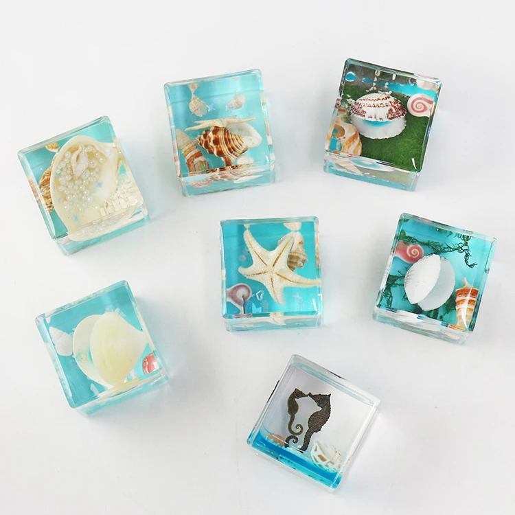 Fantasy Theme Cube Seahorse Collectible Art Resin Sea horse Paperweight Crystal Figurine for Christmas Gifts and Desk Artifacts