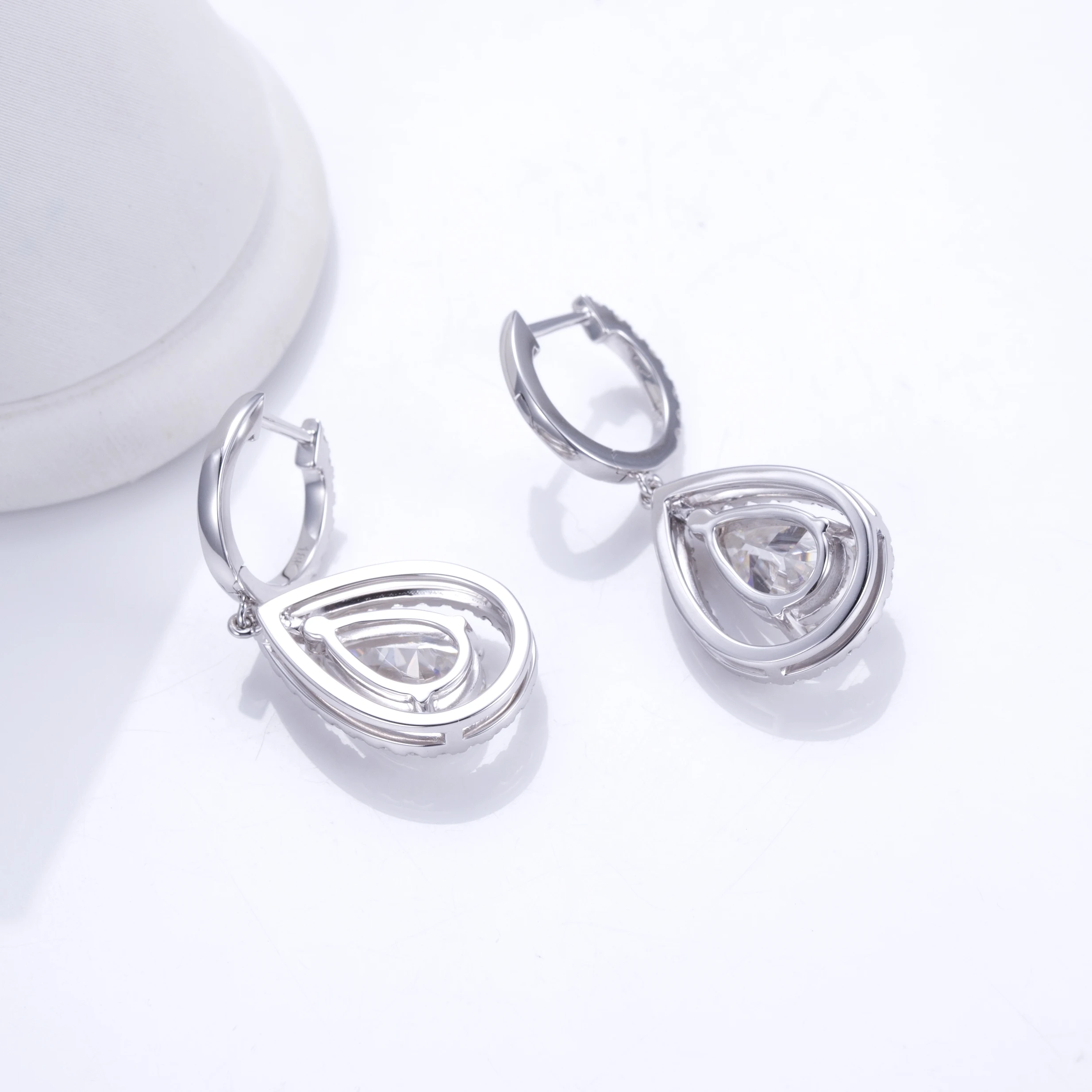 Бриллиантовые серьги-гвоздики