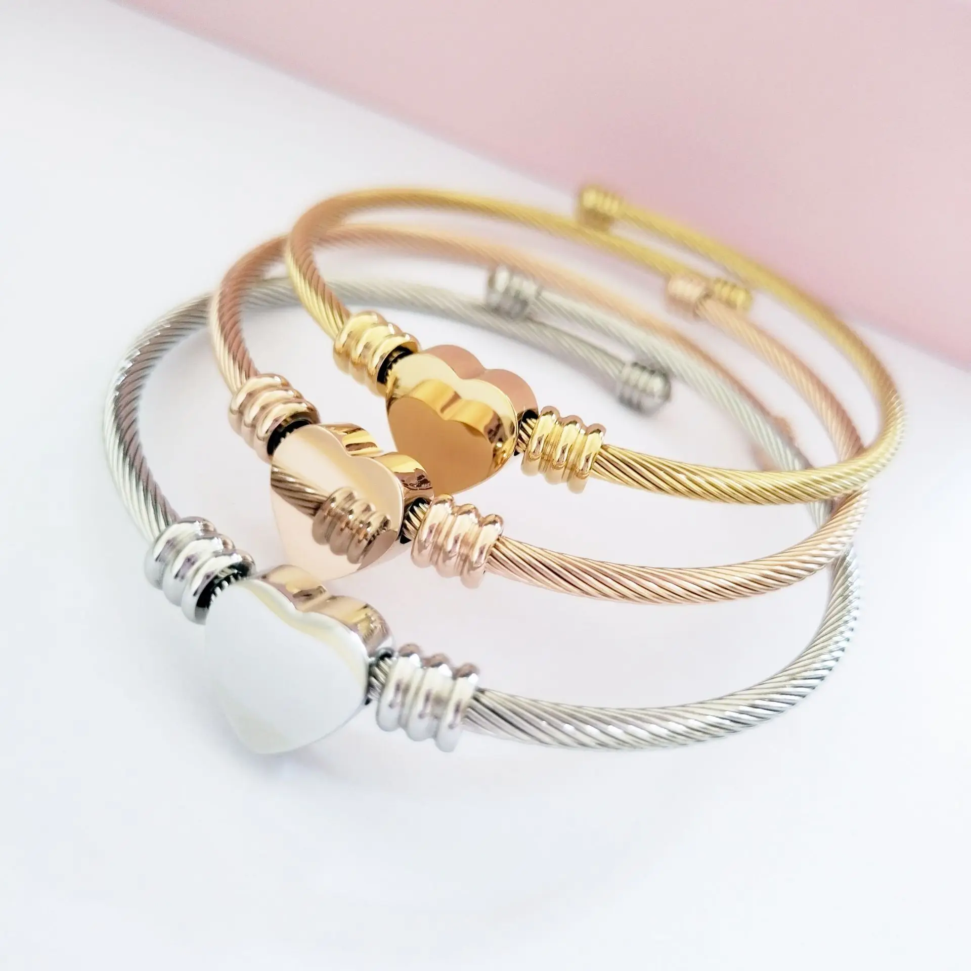 Wholesale customized heart-shaped DIY letter cable bracelet with 18k gold adjustable stainless steel couple bracelet accessories