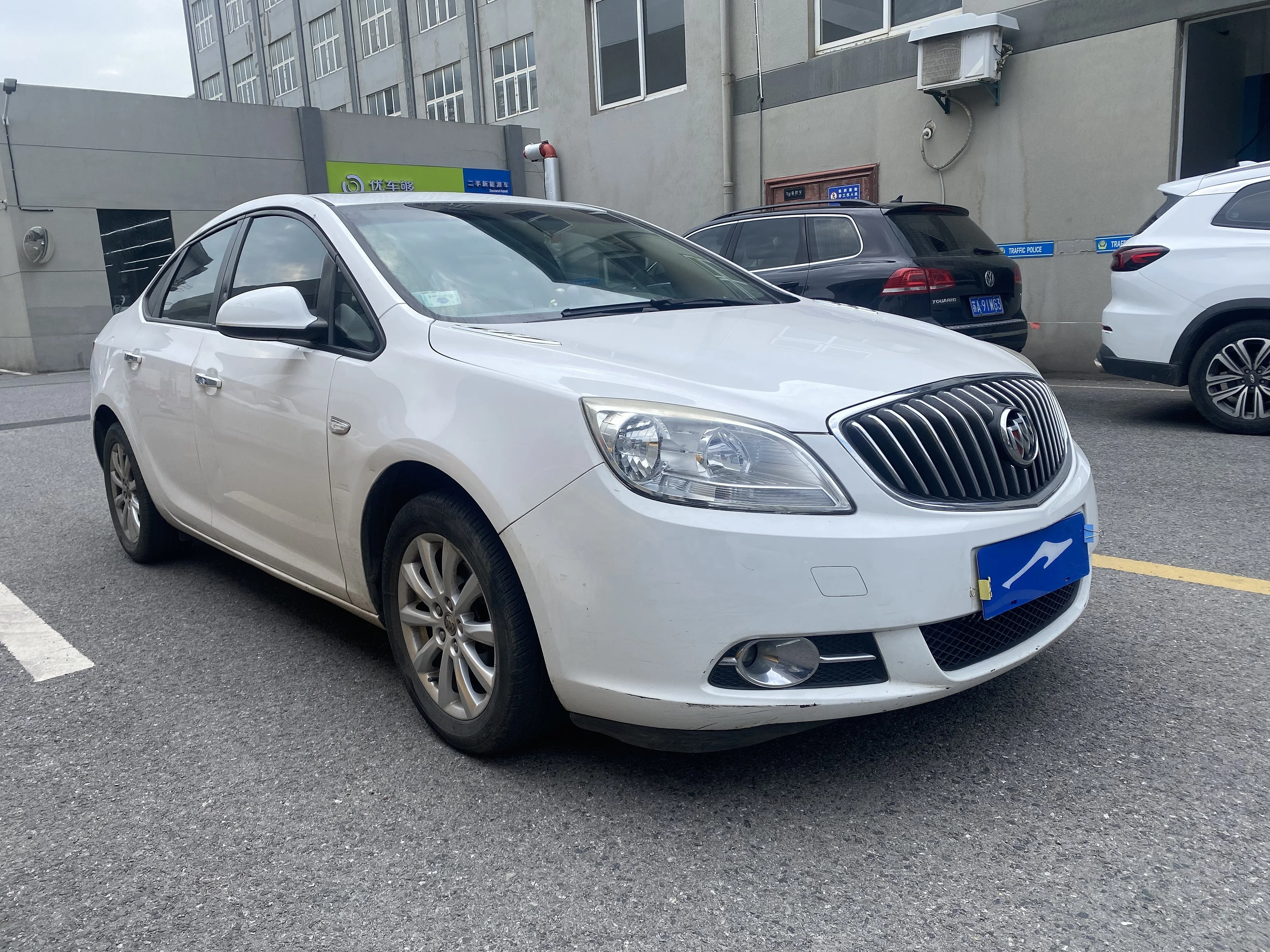 Yinglong 2013 GT1.6L Автоматическая модная версия США Buick Подержанный автомобиль