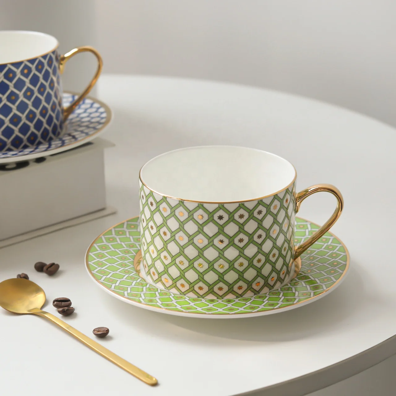 Оптовая продажа фарфоровая позолоченная чашка для послеобеденного чая набор тарелок ресторанная
