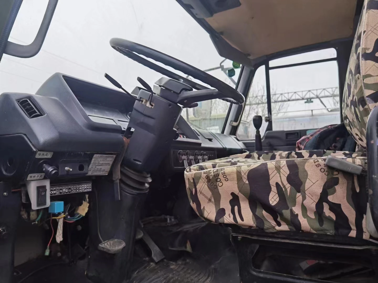 Автоцистерна для воды на 12 куб. См, 6x4 водонагревателя, внедорожного типа Dongfeng, 6-колесный двигатель Cummins