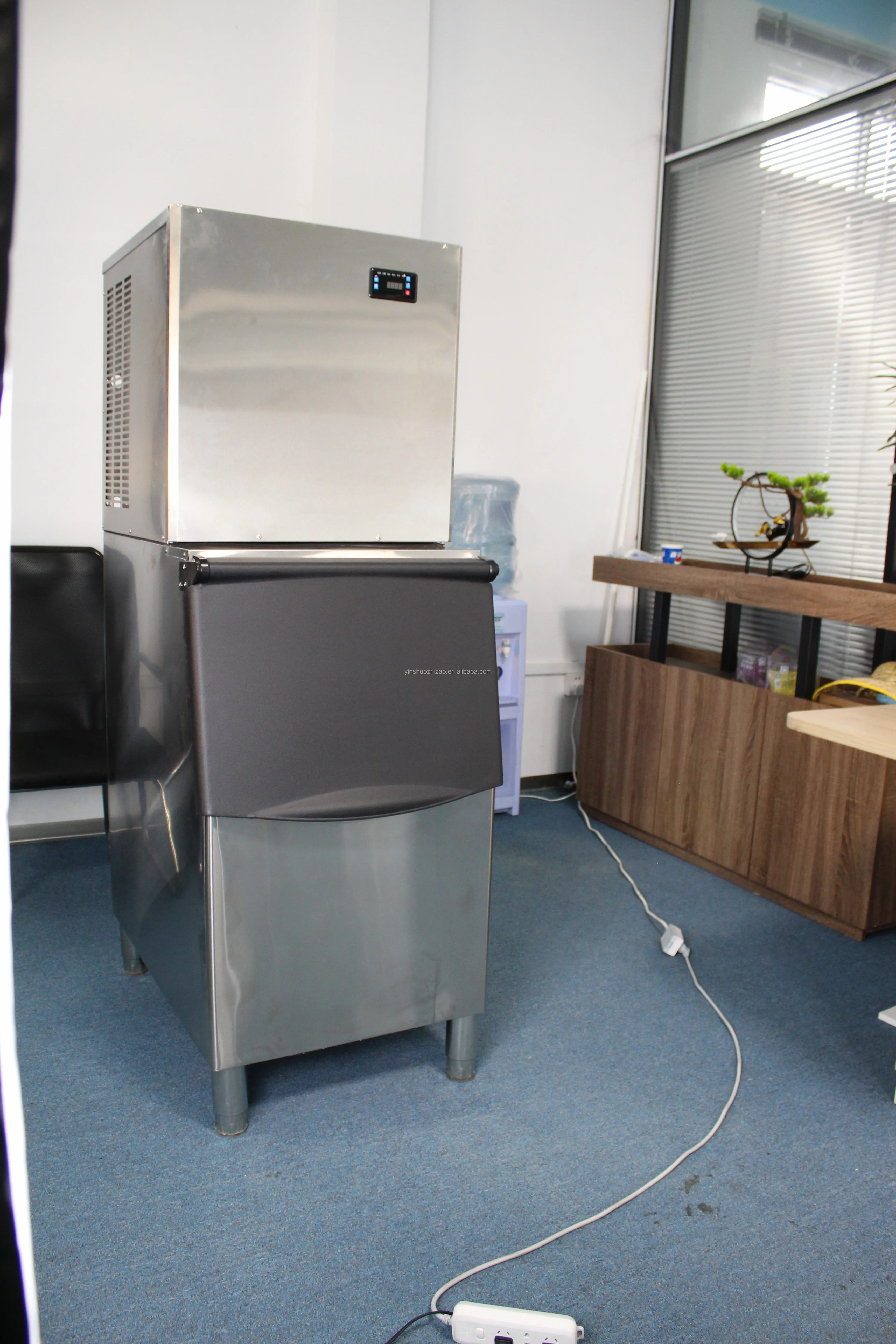 Automatic Clear Cube Ice Maker Machine Commercial ice machine for Cold Drink and Winner