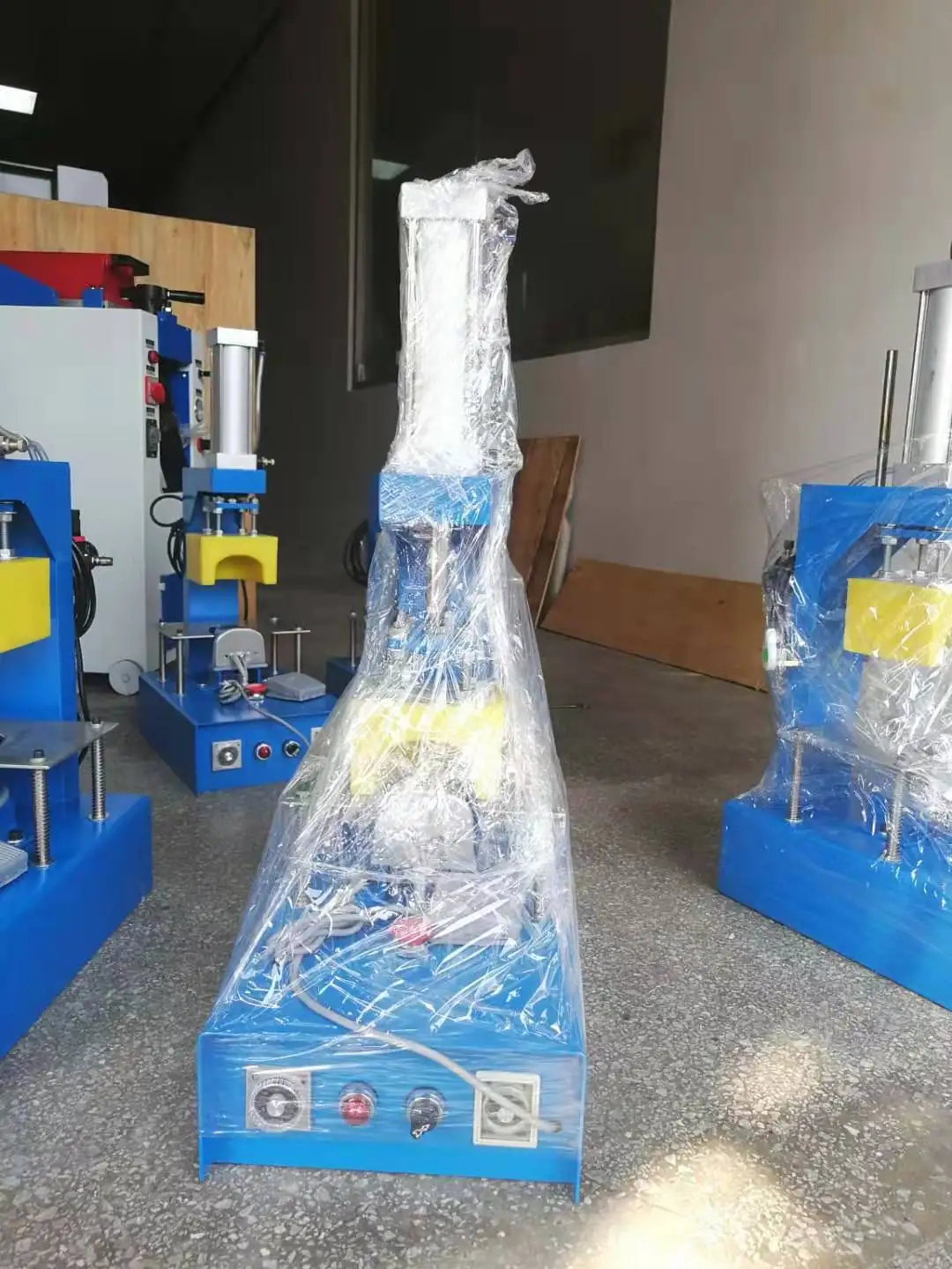 Table Type  Pneumatic Single-head Hot Toe  Seting Machine Shoe low cost making machine