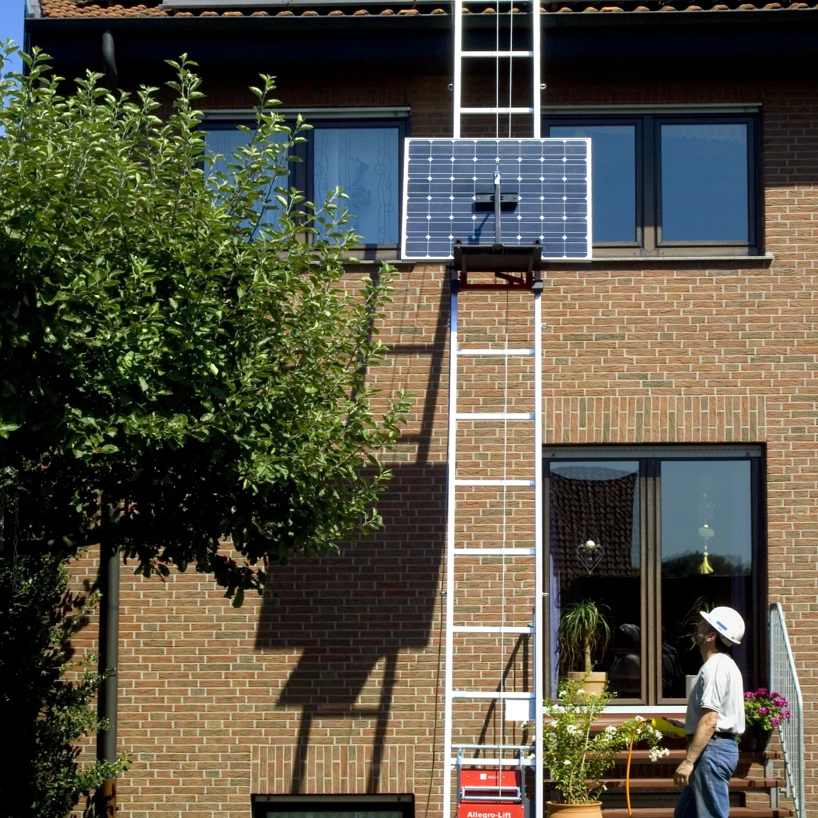 Top Quality Self Lifting Equipment Pv Installation Install Lift Elevator Solar Panel for Roofing
