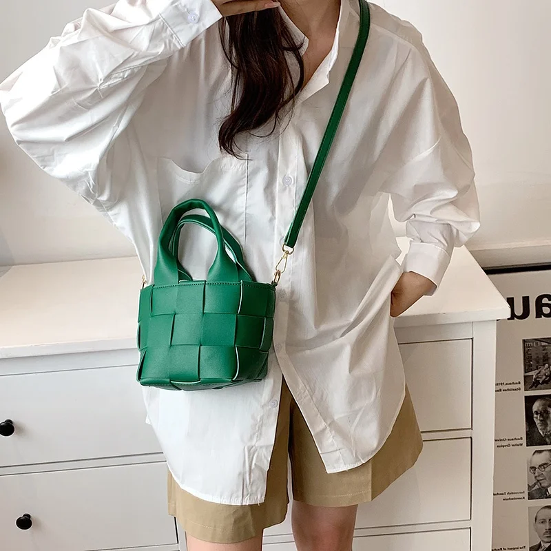 YiWu Suka Ins Ladies Bags Women 2022 Summer New Trendy Fashion Woven Messenger Female Designer Portable Bucket Handbags