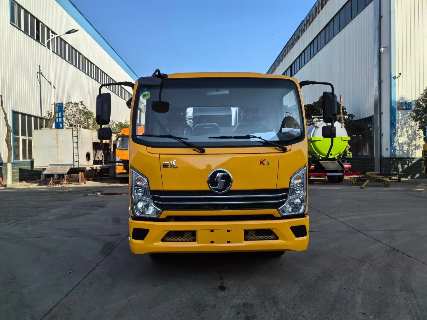Intelligent Asphalt Distributor Truck Bitumen Emulsion Spreading Truck with cheap price