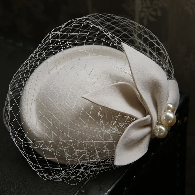 Lady White Pearl Petal Travel Cap Mesh Wool British Style Beret Banquet Wedding Elegant Bridal Clip Hat for Women