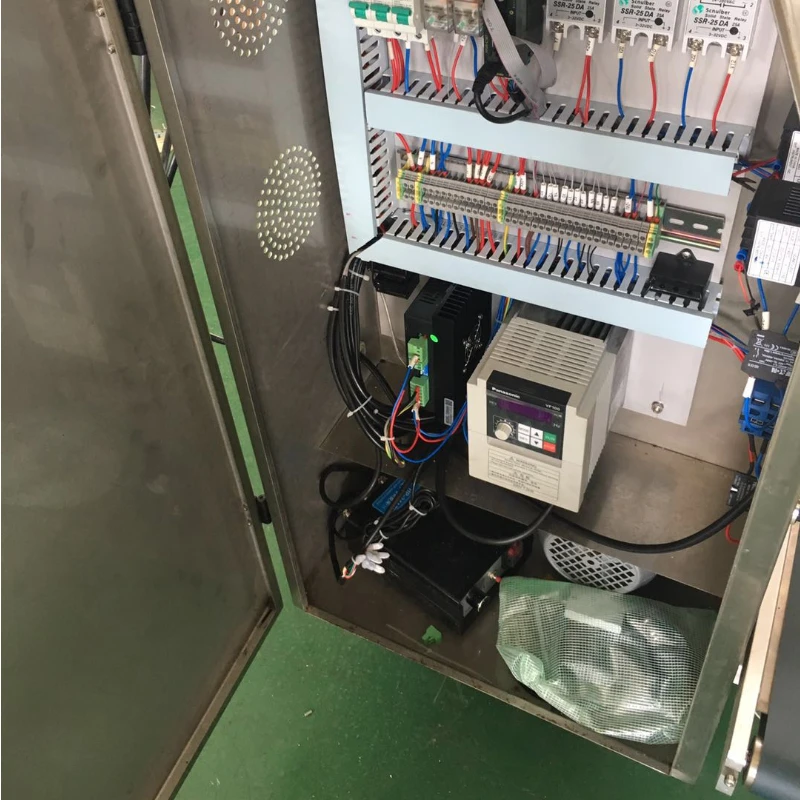 Упаковочная машина для производства шампуня образцов саше упаковочная