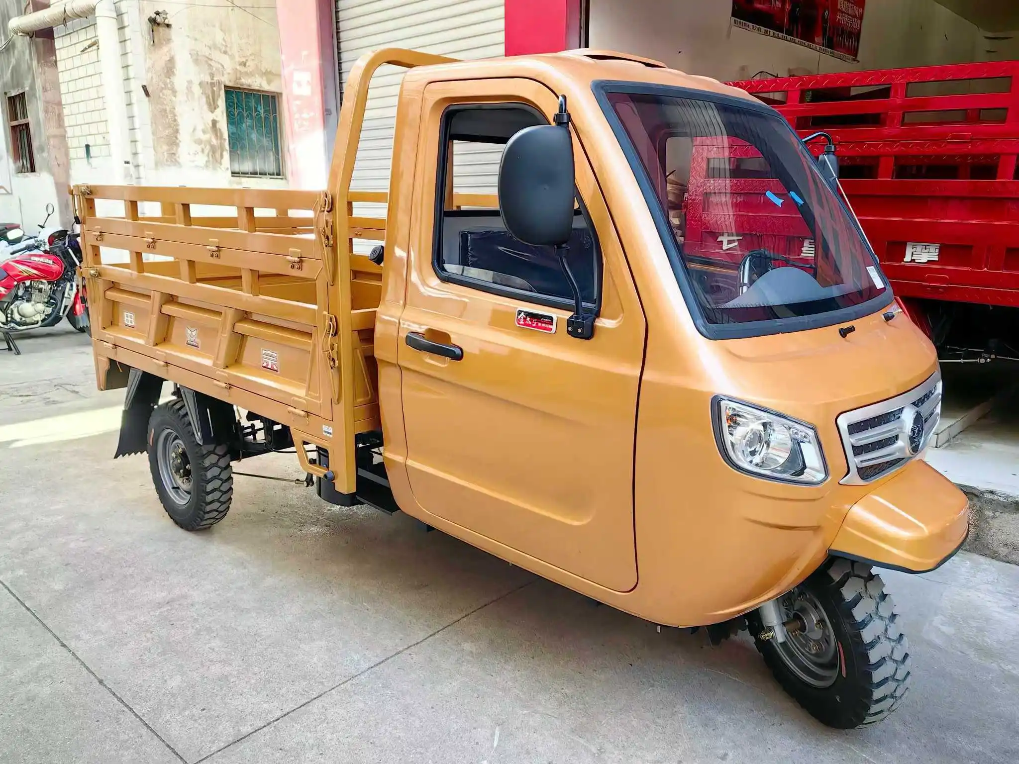 Factory Price 650W 800W Freight Electric Tricycle Enclosed Cabin Electric Cargo 1200W 3 Three Wheel Electric Tricycle for Cargo