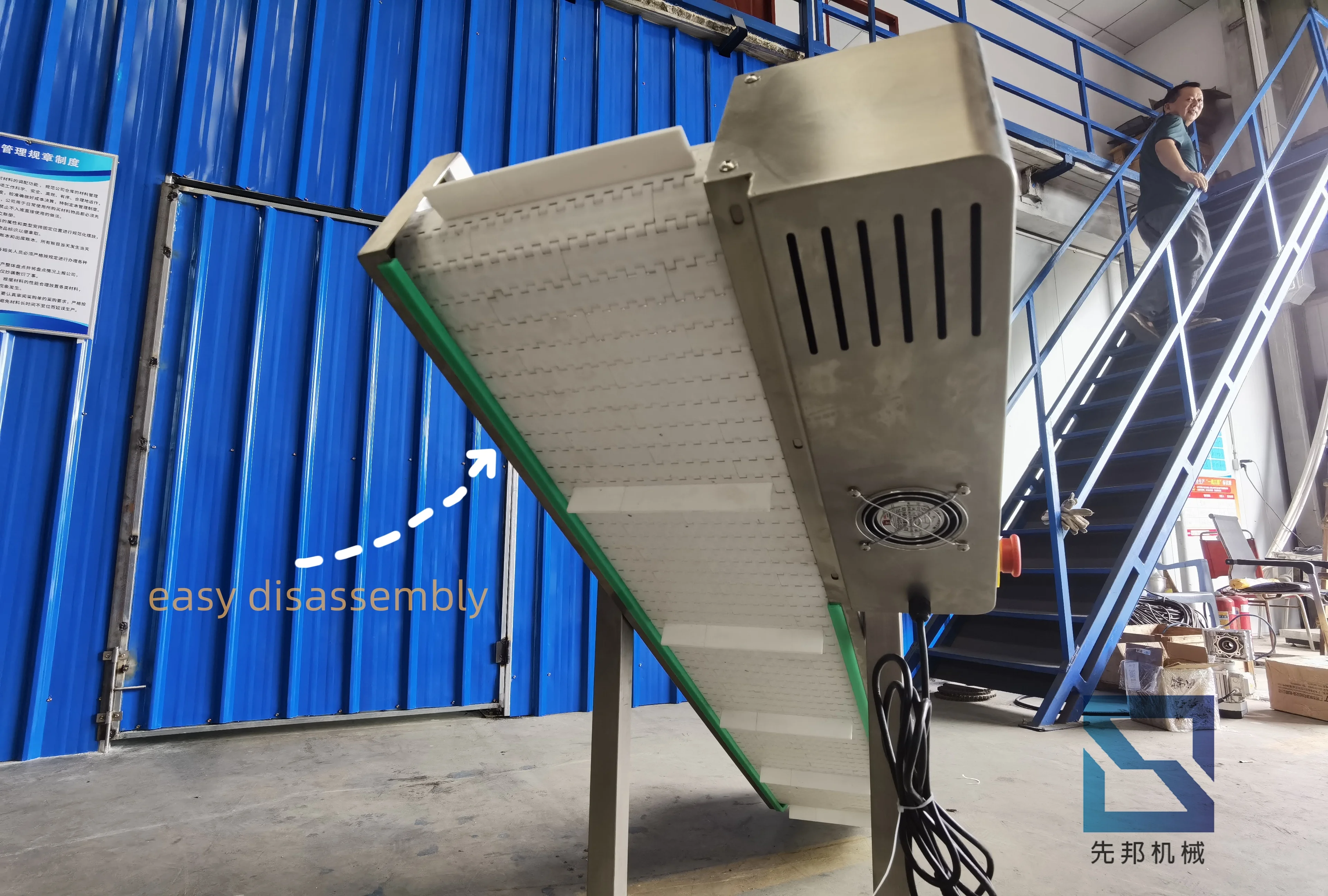 New Stainless Steel and Plastic Vertical Conveyor Adjustable Speed Foodstuffs Transport Conveyor