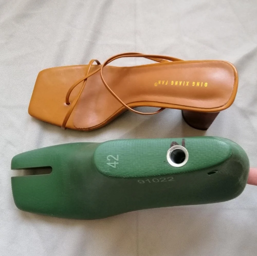 Сандалии женские на высоком каблуке с квадратным