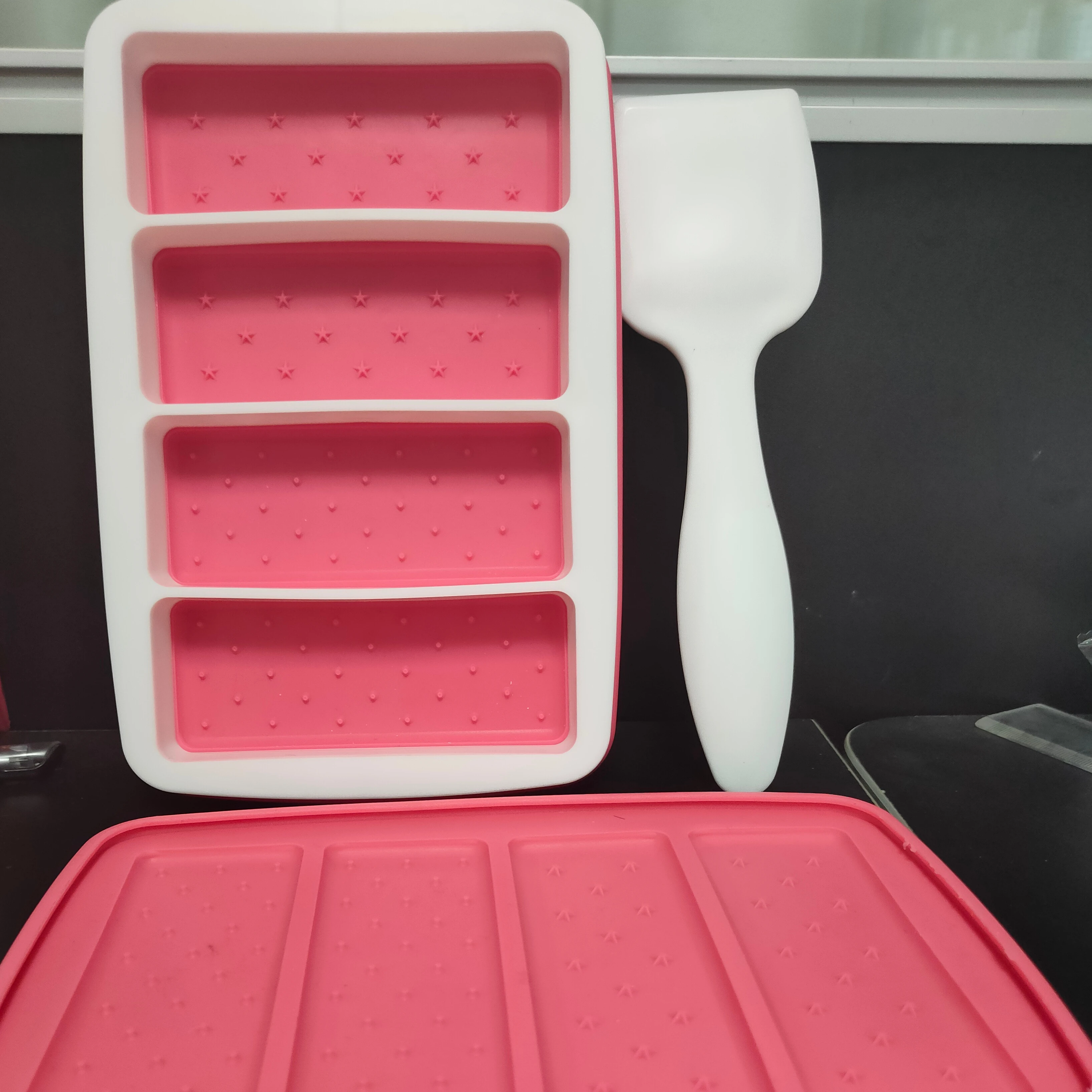 
Silicone ice cream sandwich maker 