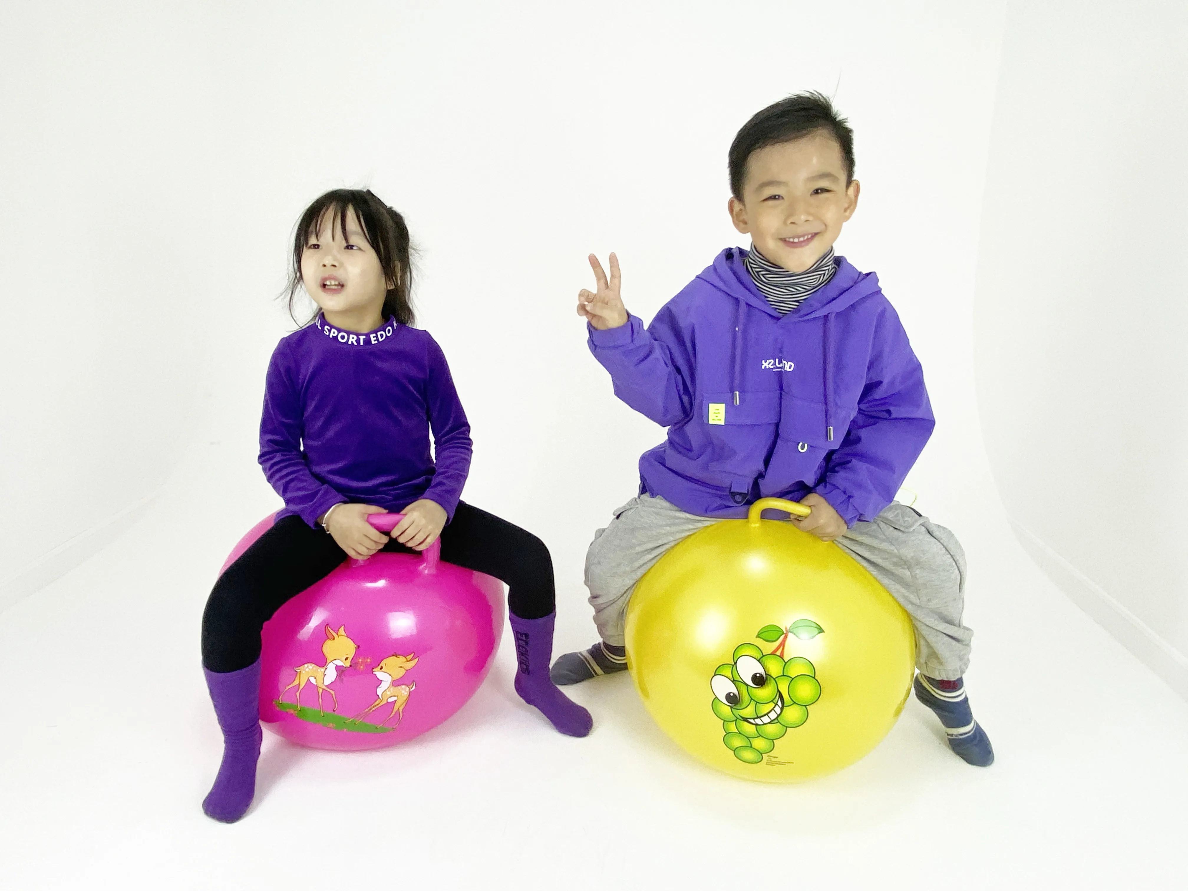Giant Plastic Pvc Hopper Ball / Jumping Ball Toy with Grip /Space Pvc Jumping Bouncer Ball