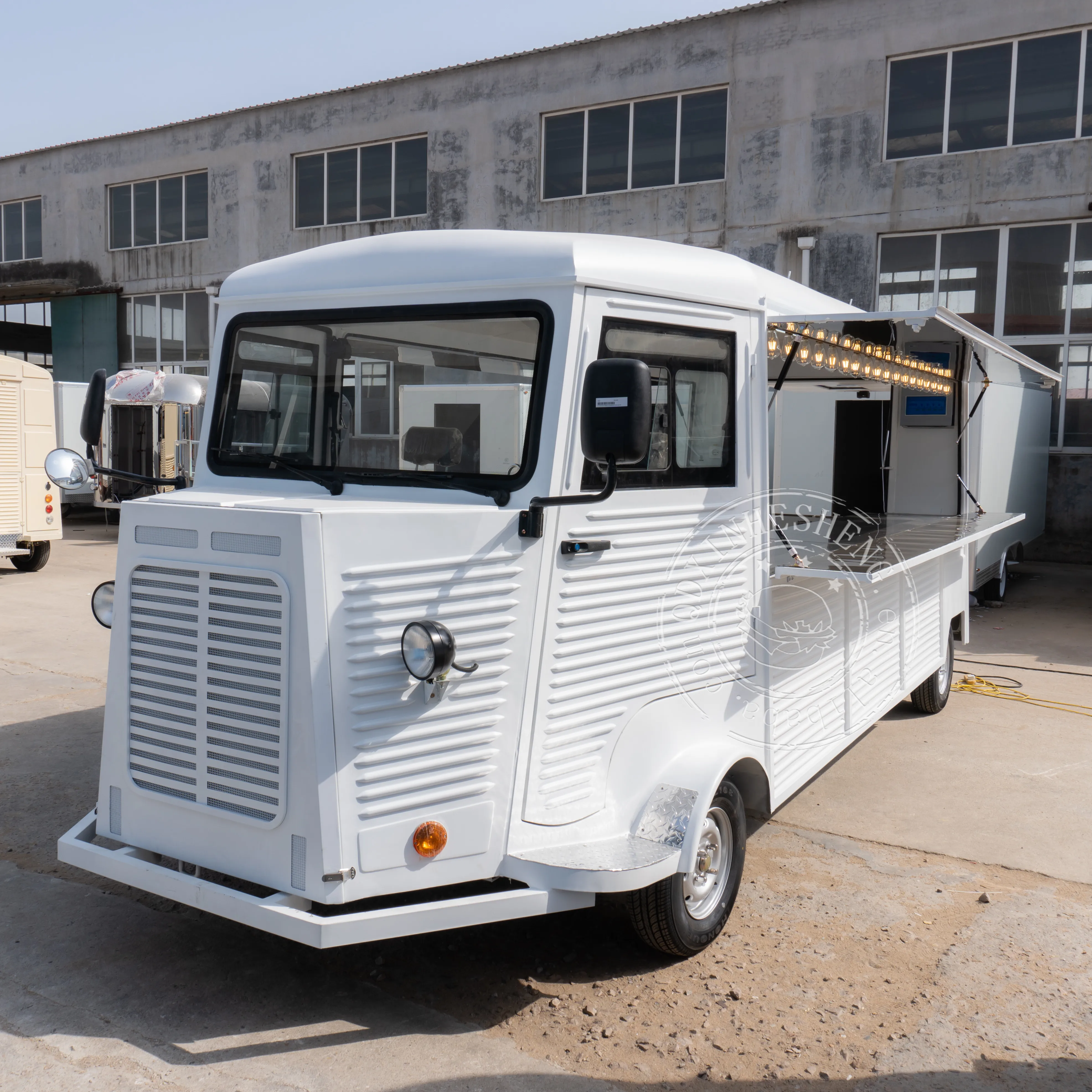 Party Bus Fast Food Truck Trailer Multifunctional Food truck Mobile Electric Truck  for Sale