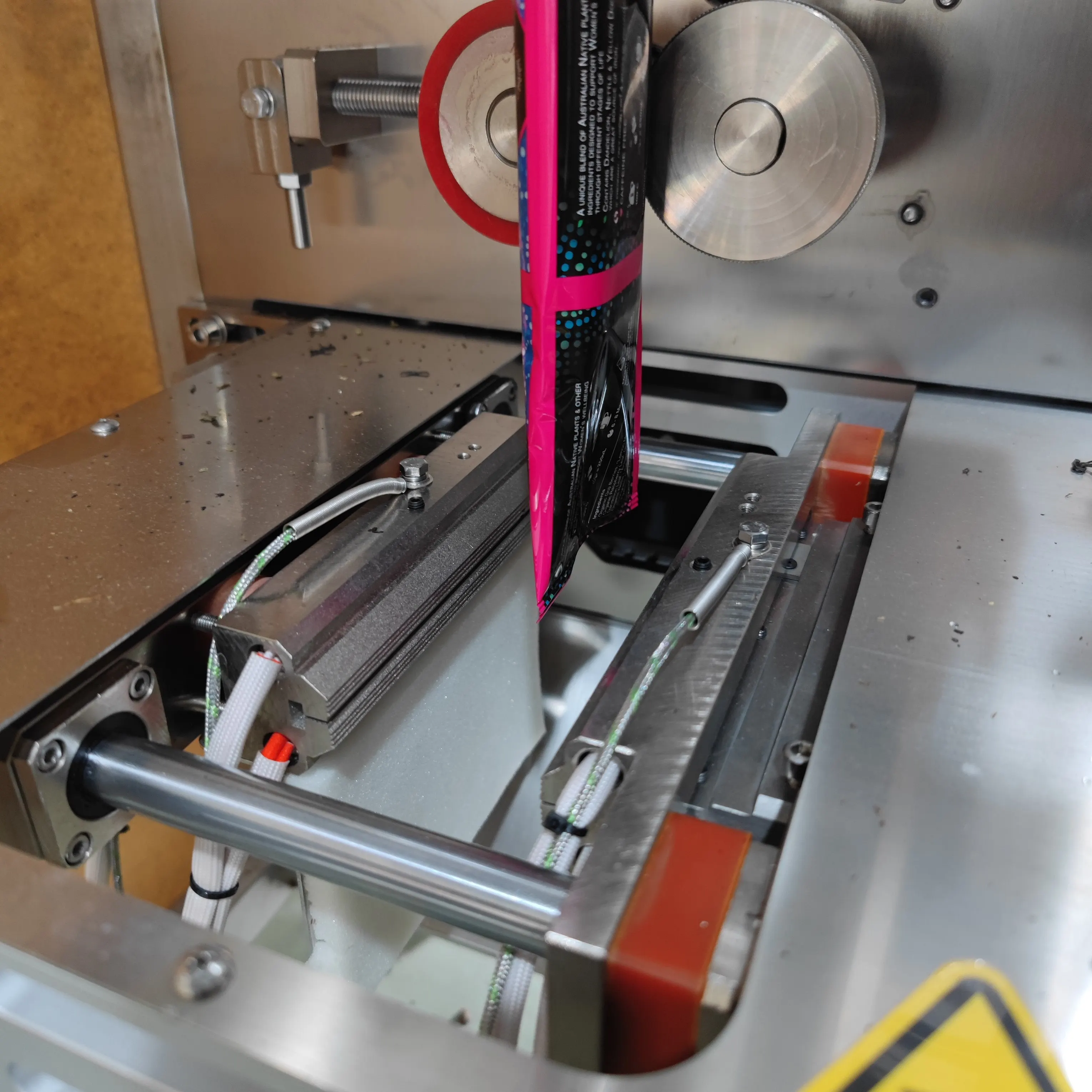 Automatic Coffee Teabag Tea Sachet Packing Machine Sealing Weigher Dried Leaf Herb Tea Packaging Machine