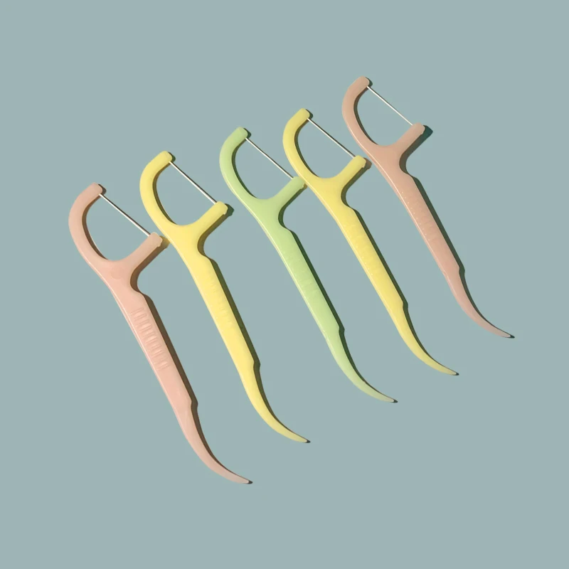 Customized Wholesale 50pcs Portable Toothpick Box with Polymer Dental Floss Stick Disposable Toothpick for Family Use